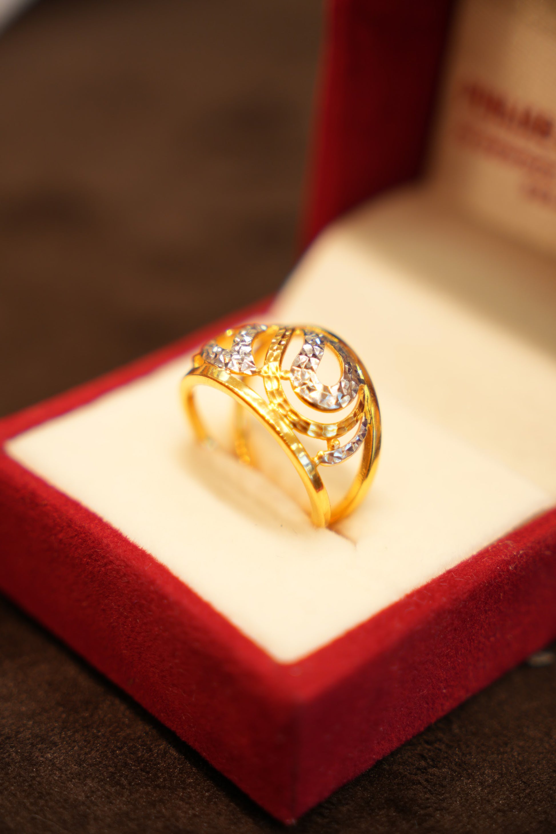 22K Gold Two-Tone Wave Pavé Ring