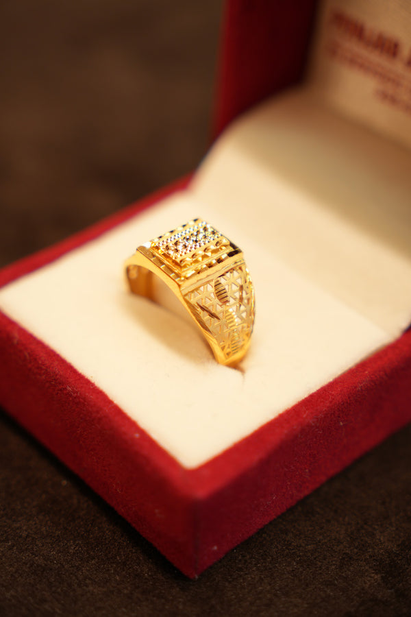 22K Gold Triangular Lattice Panel Ring