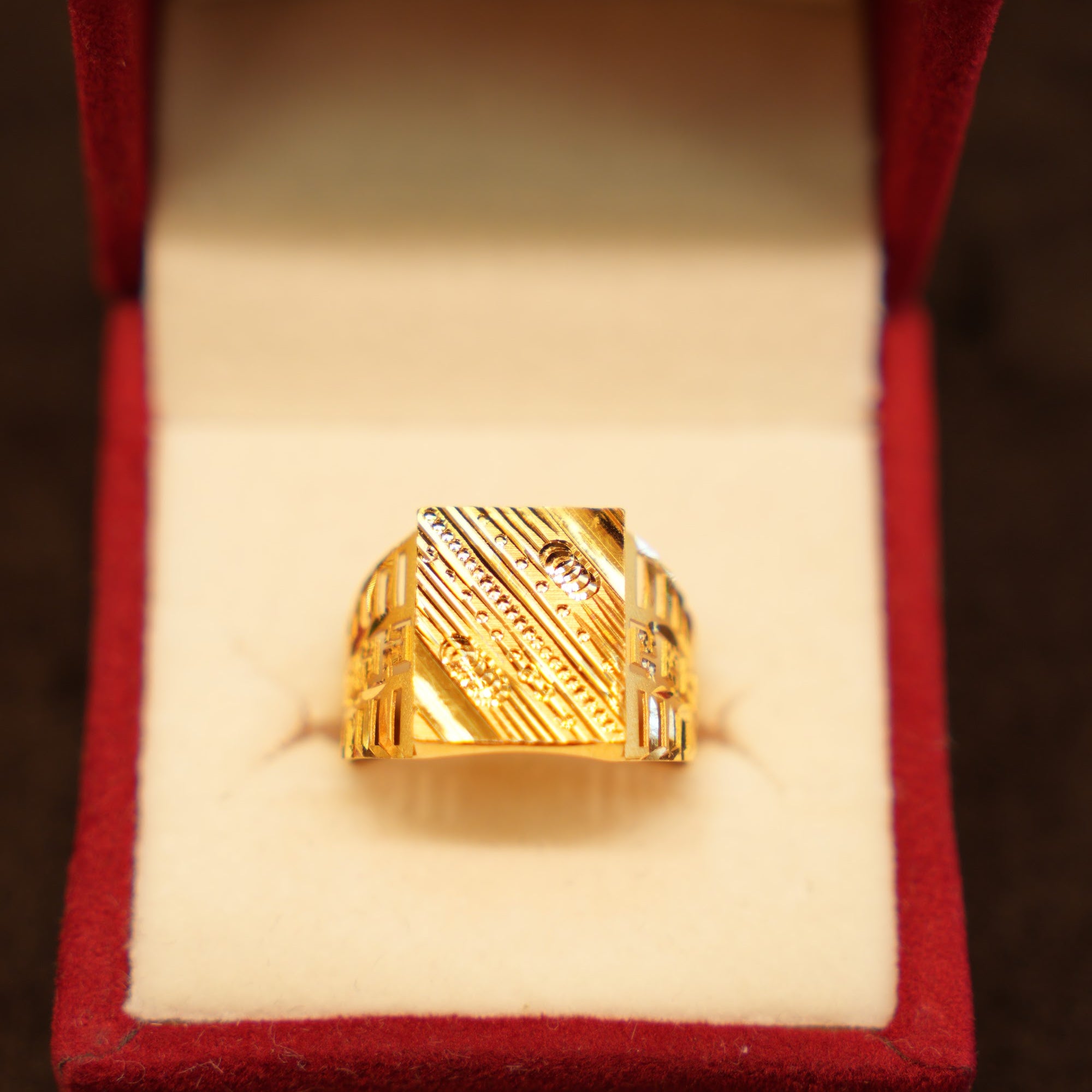 22K Gold Diagonal Rib Signet Ring