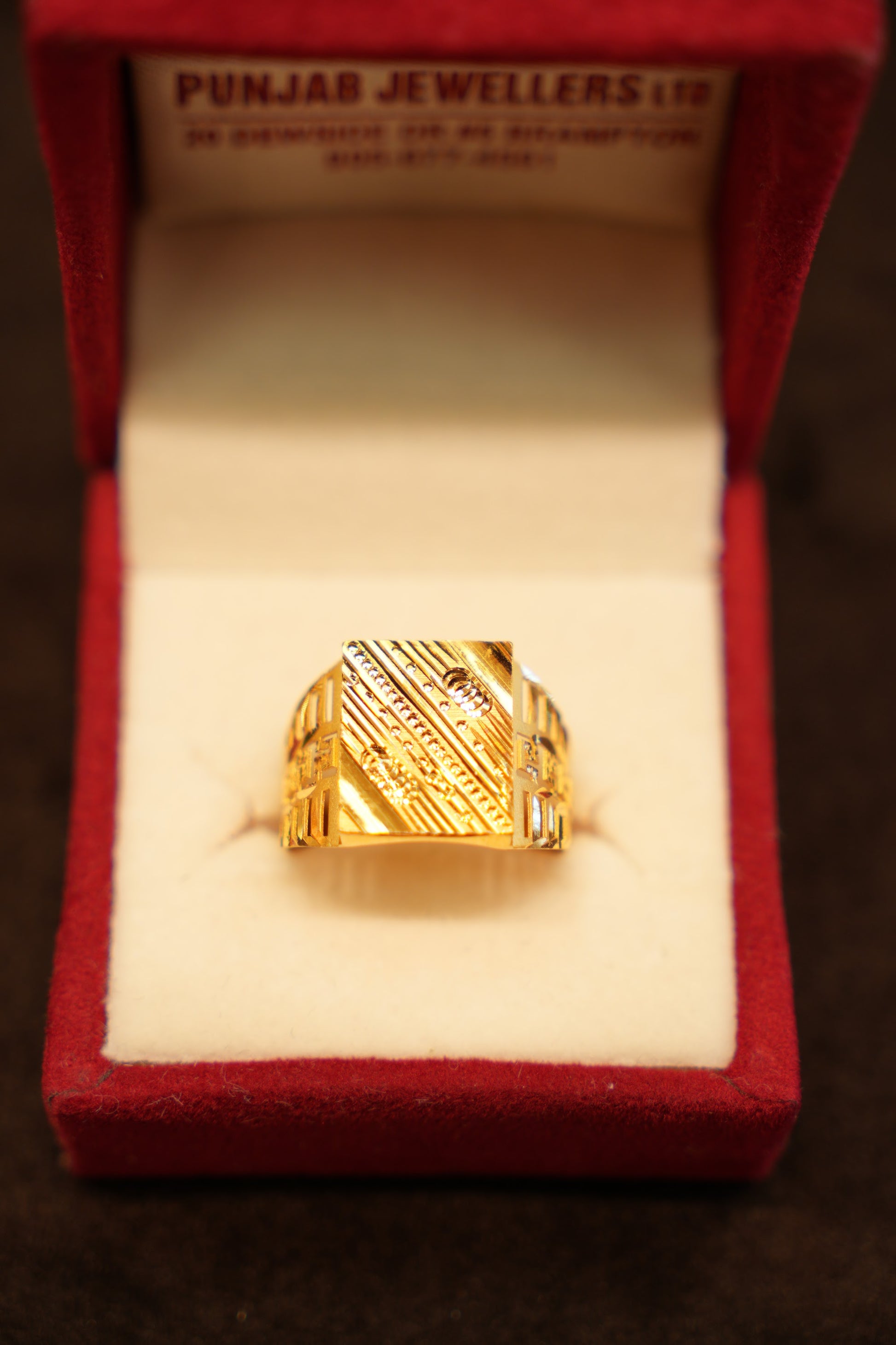22K Gold Diagonal Rib Signet Ring