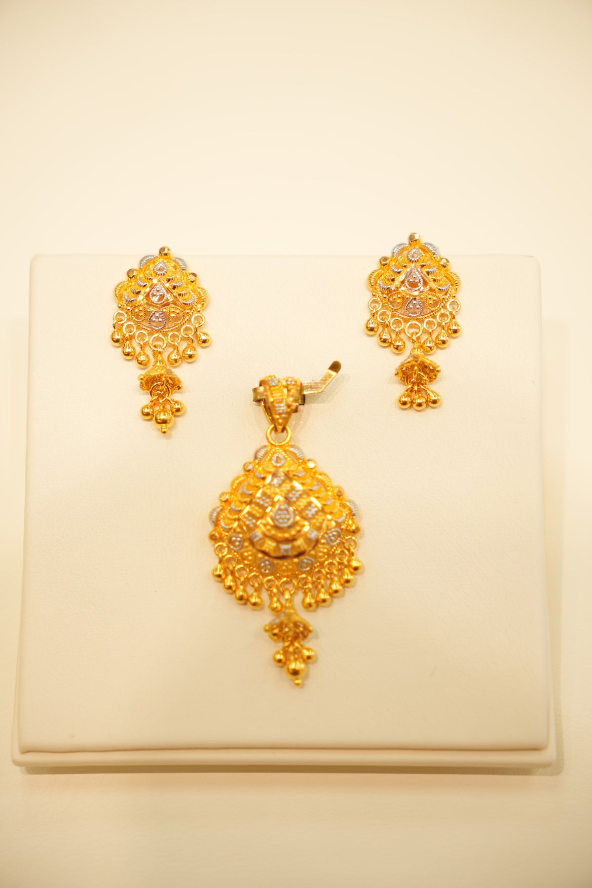 22K Gold Two-Tone Paisley Filigree Pendant Set