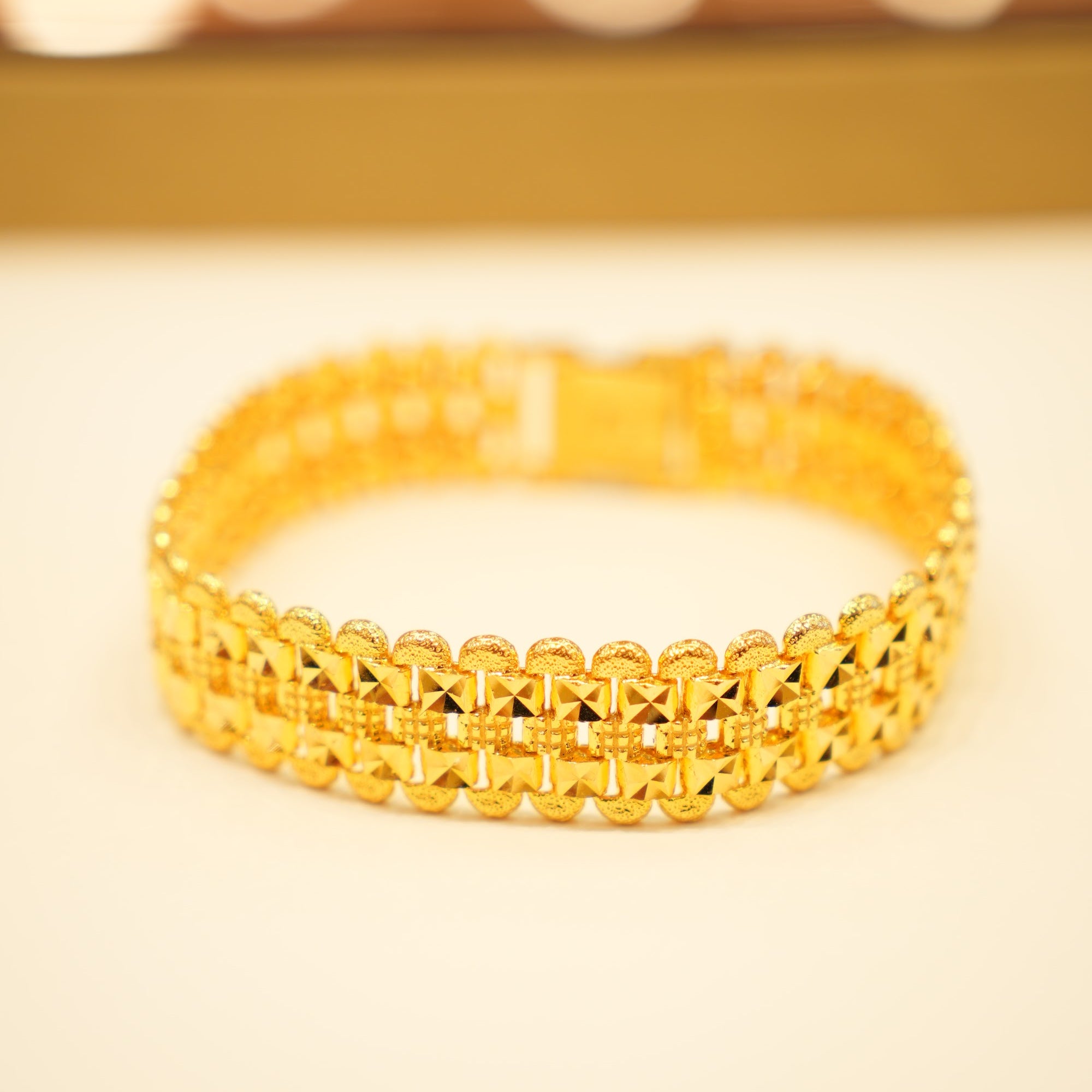 22K Gold Pyramid Stud Bangle Bracelet