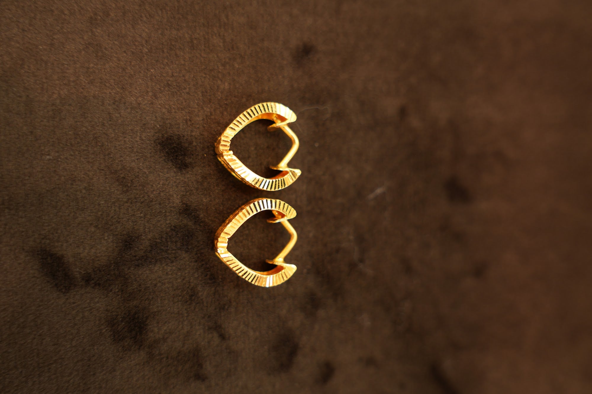 22K Gold Pointed Heart Hoop Earrings