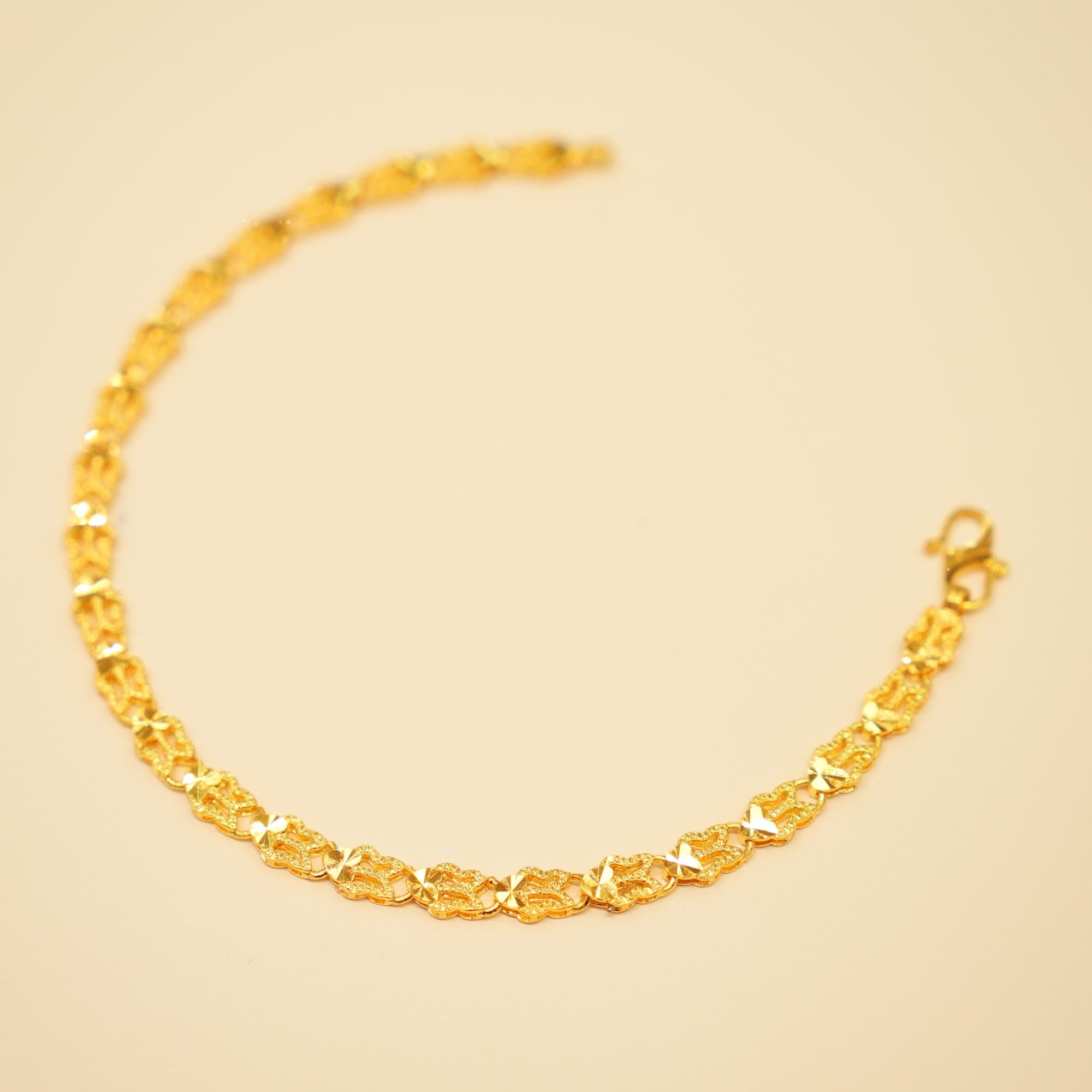 22K Gold Bowtie Link Bracelet