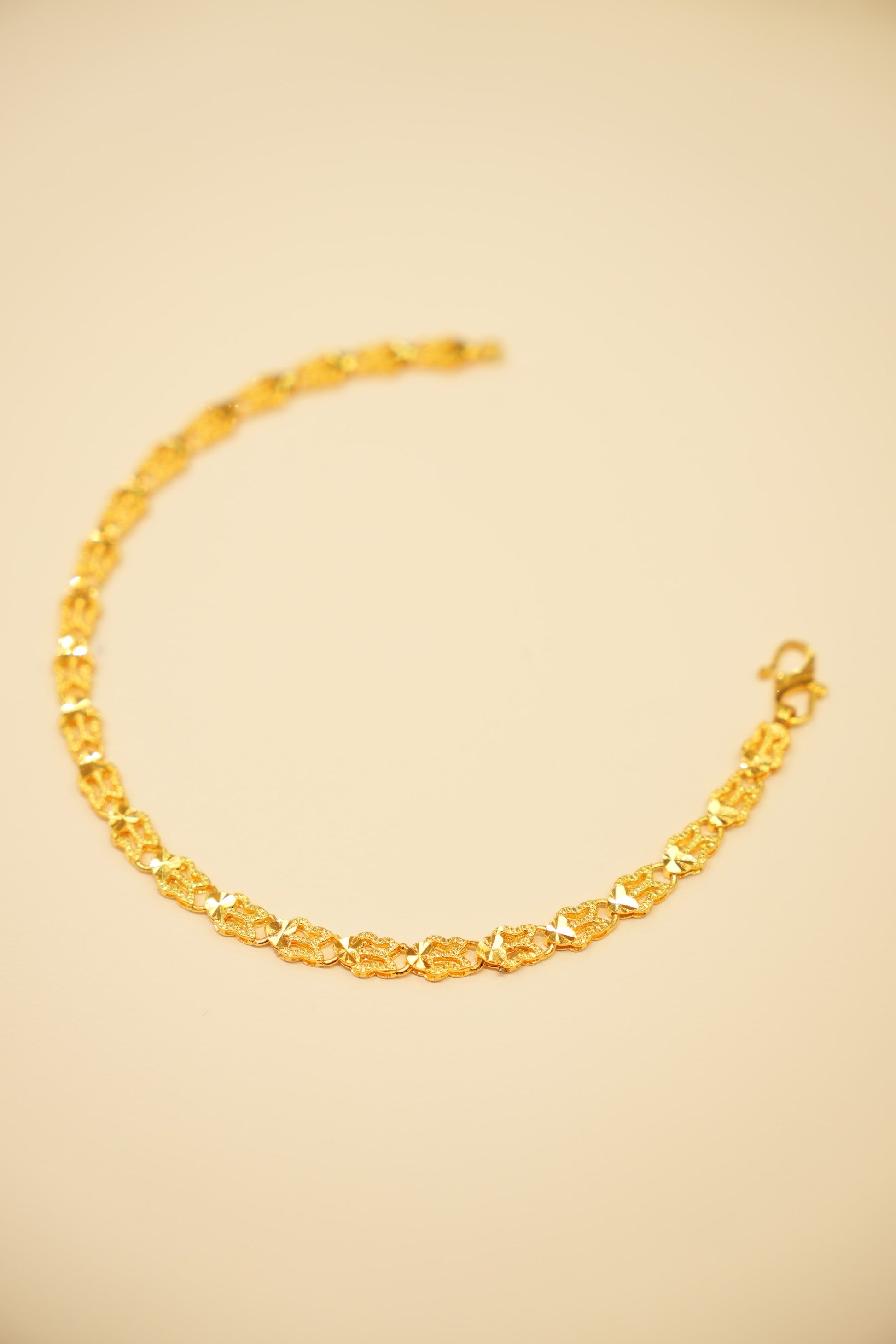 22K Gold Bowtie Link Bracelet