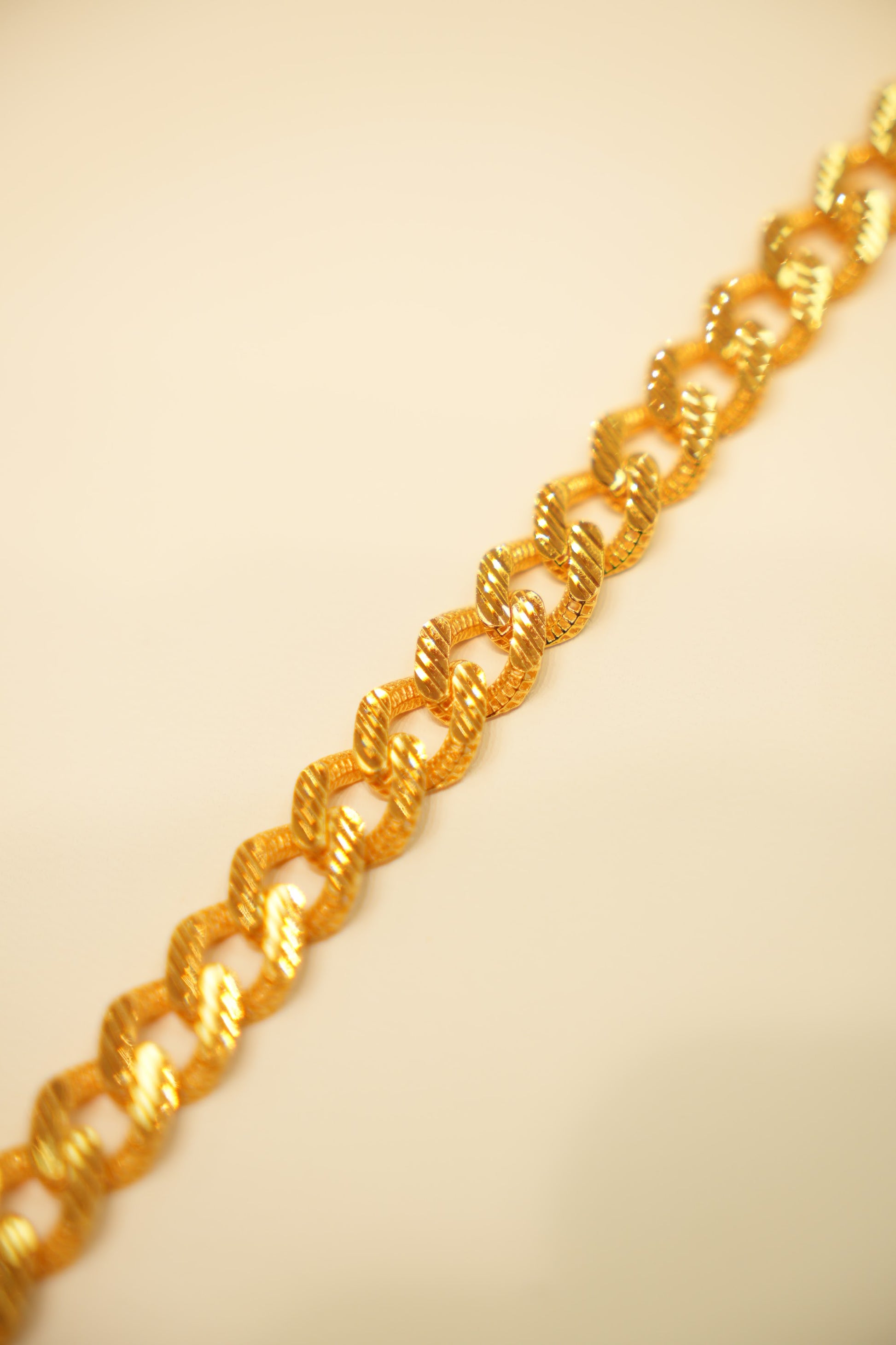 22K Gold Diagonal-Etched Curb Bracelet