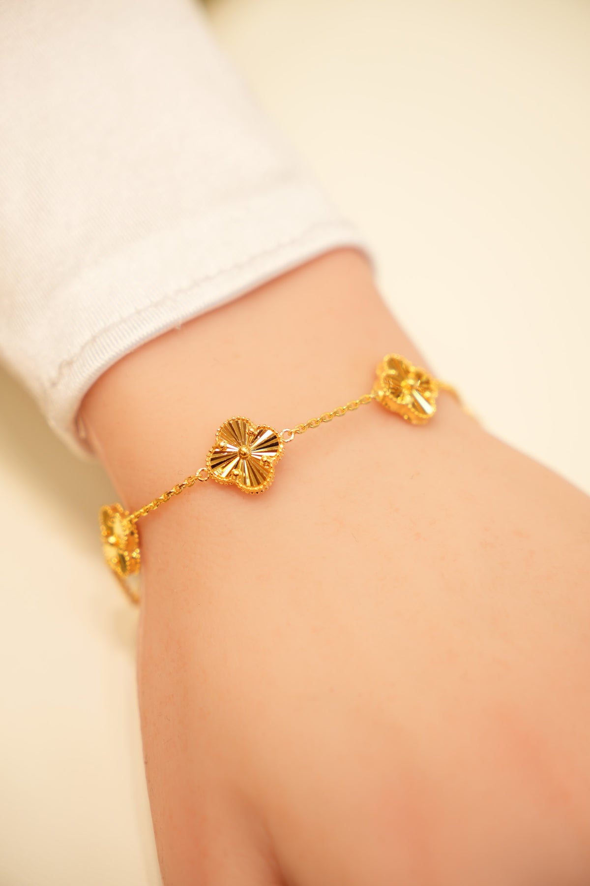 22K Gold Diamond-Cut Clover Bracelet