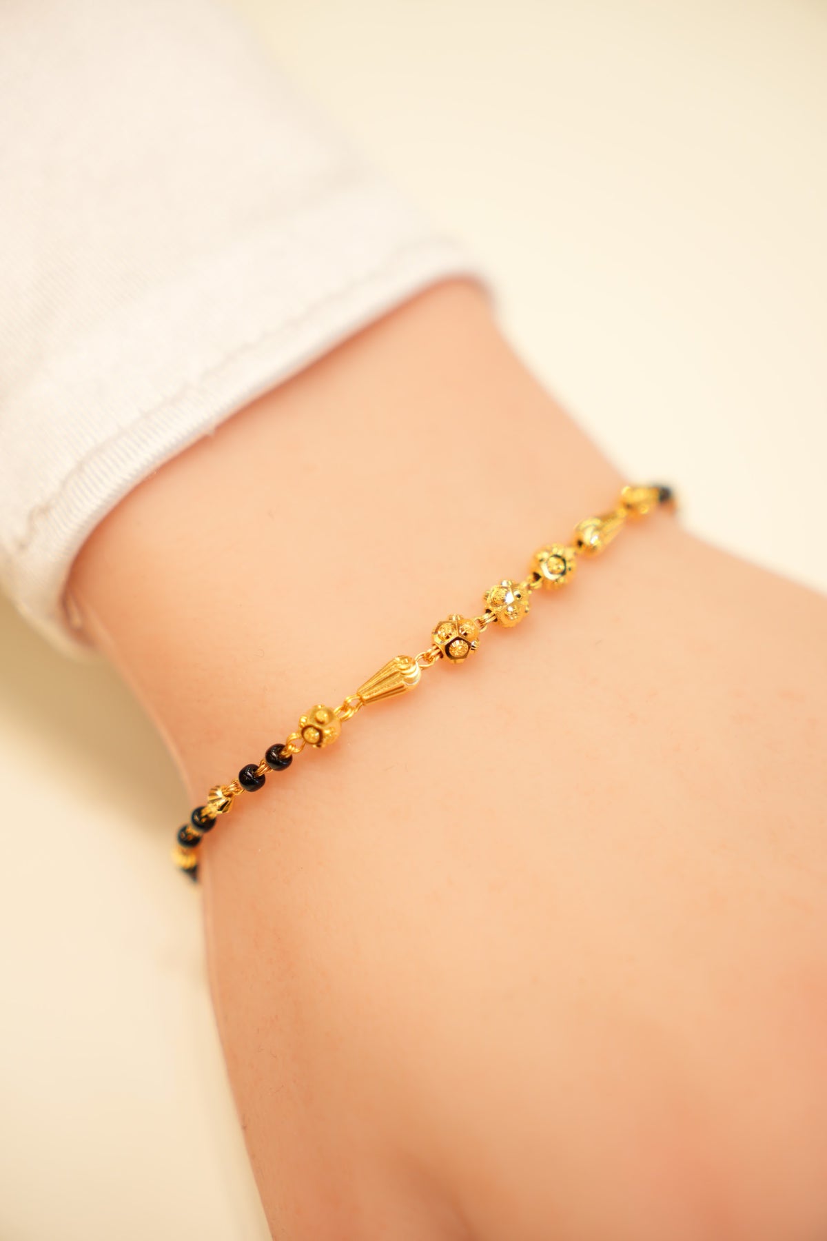 22K Gold Black Bead Floral Bracelet