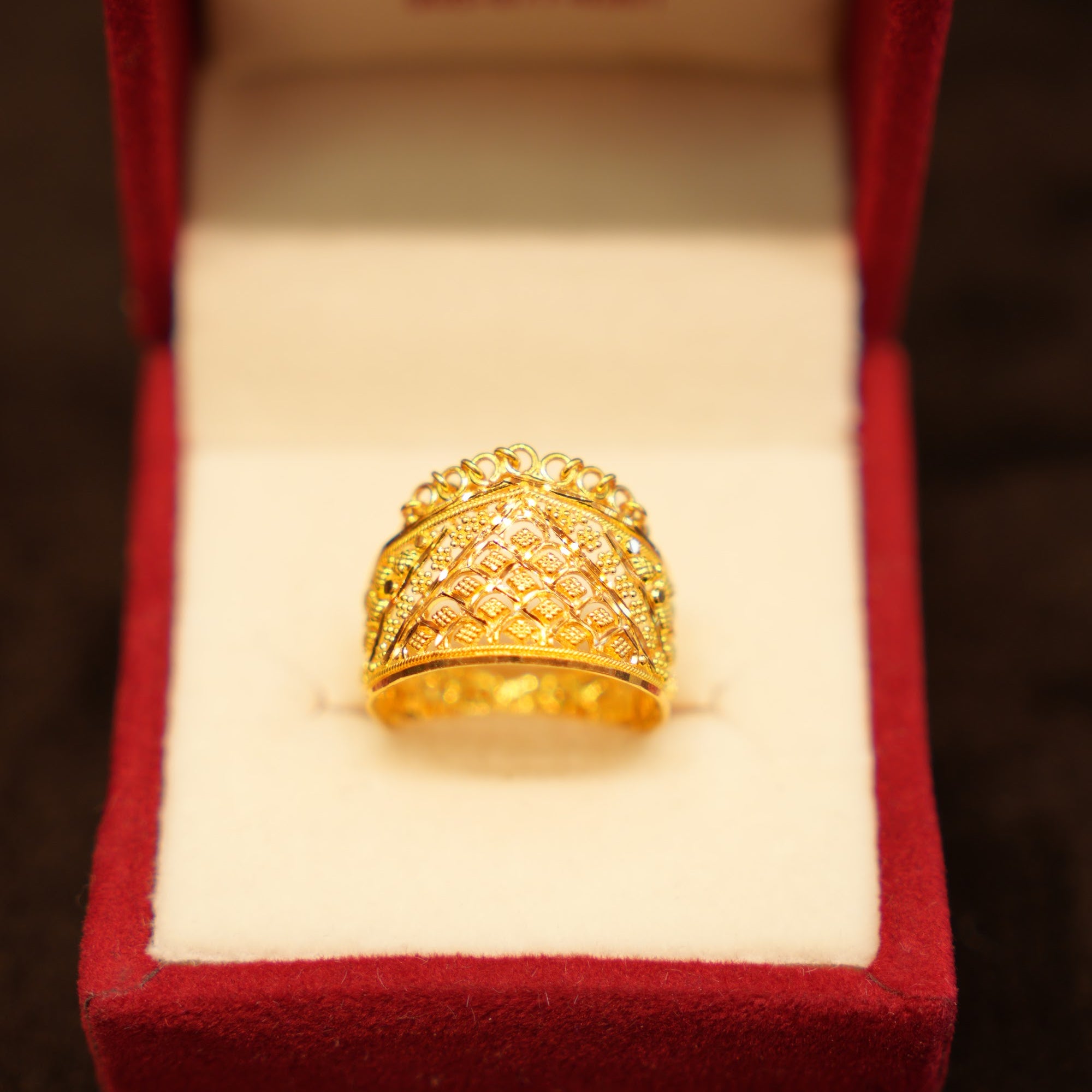 22K Gold Scalloped Lattice Crown Ring