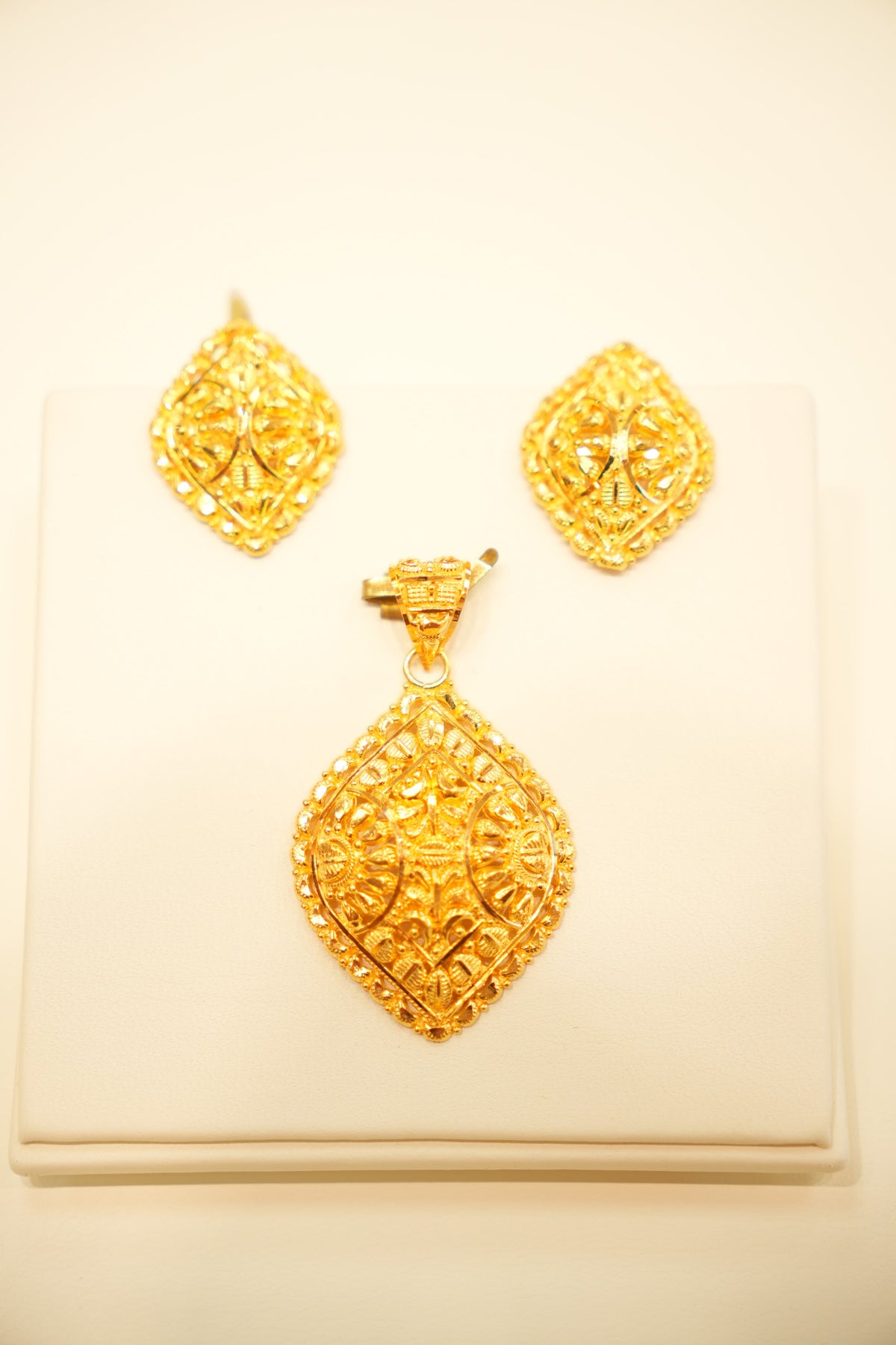 22K Gold Marquise Filigree Pendant Set
