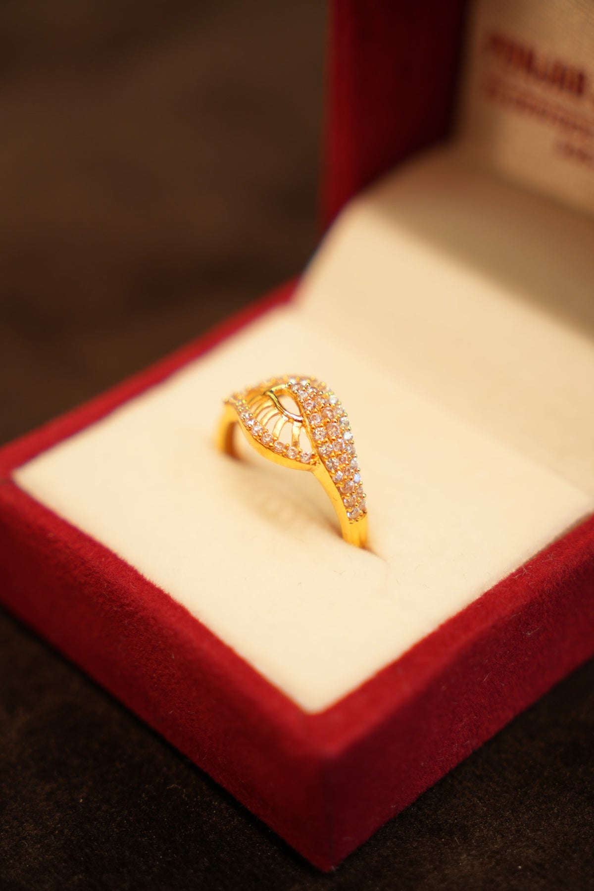 22K Gold Pavé Leaf Outline Ring