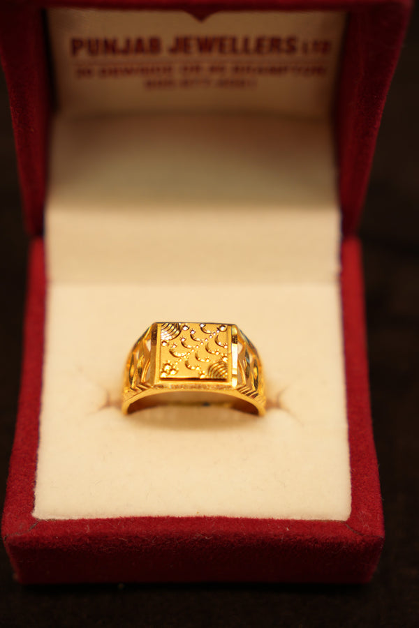 22K Gold Scalloped Fish-Scale Signet Ring