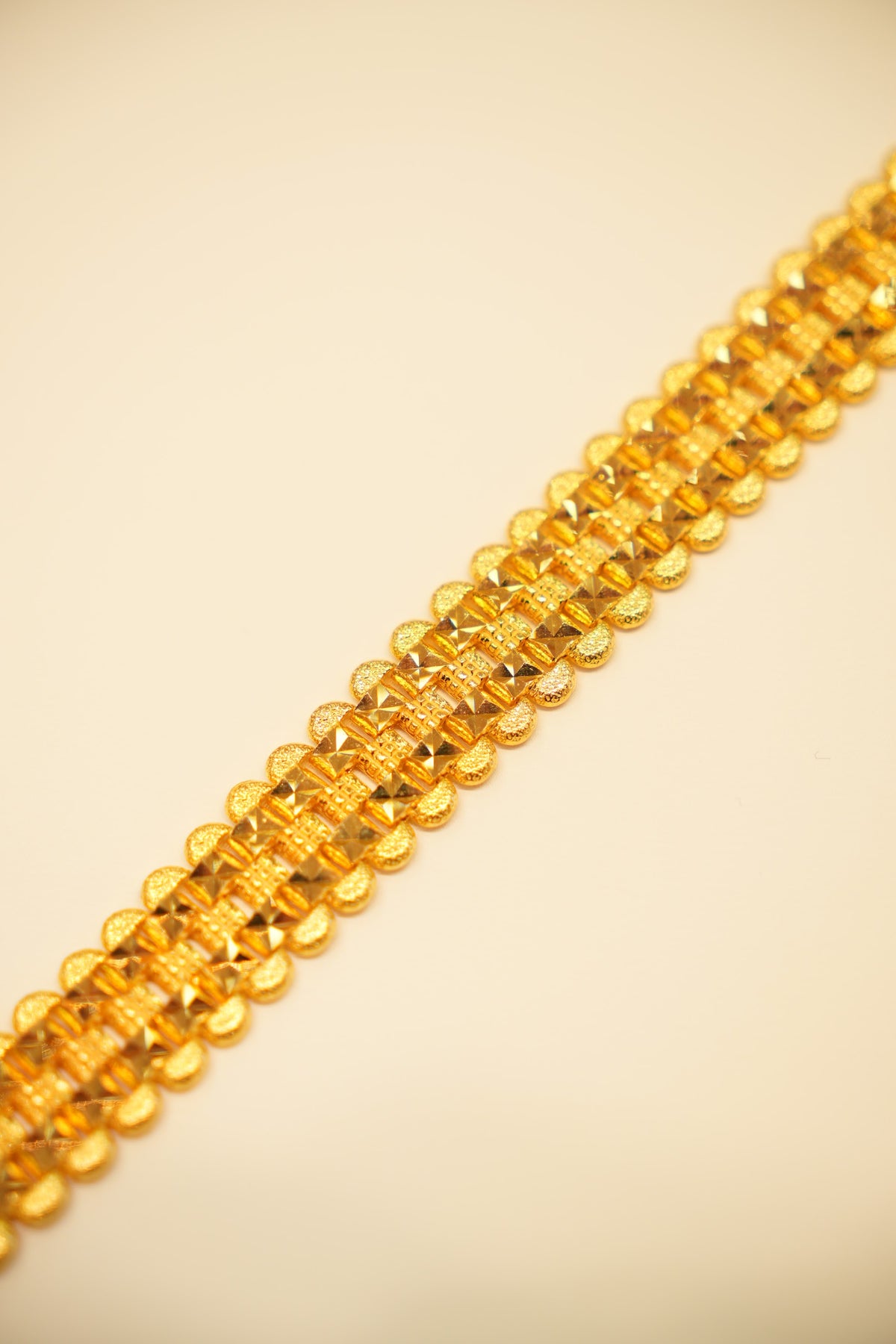 22K Gold Pyramid Stud Bangle Bracelet