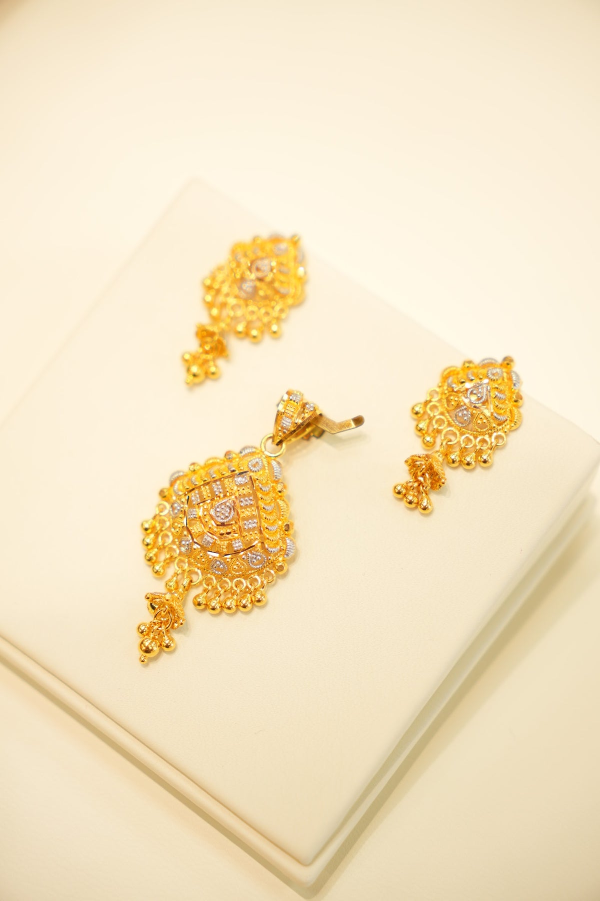 22K Gold Two-Tone Paisley Filigree Pendant Set