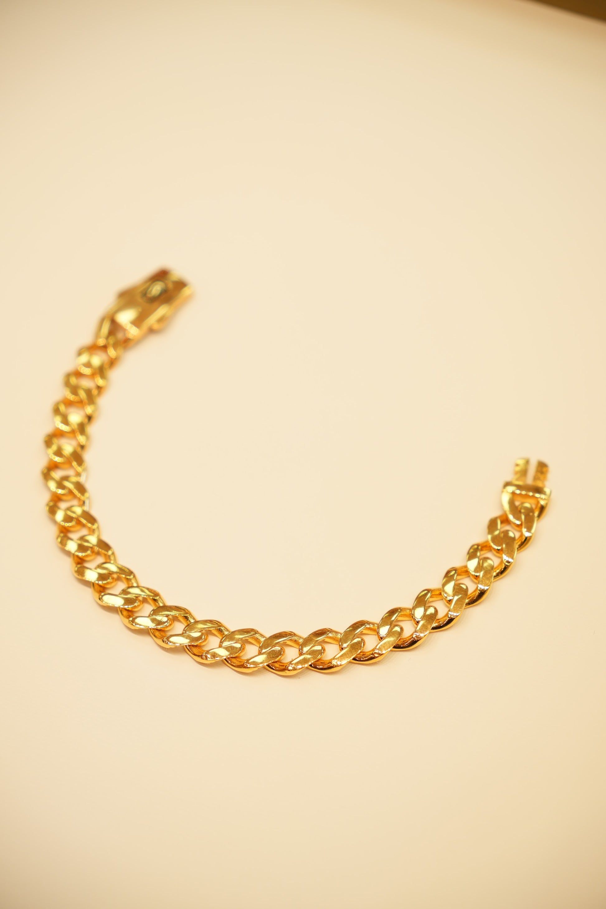 22K Gold Rounded Curb Bracelet