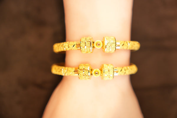 22K Gold Round Tube Diamond-Etched Bangles