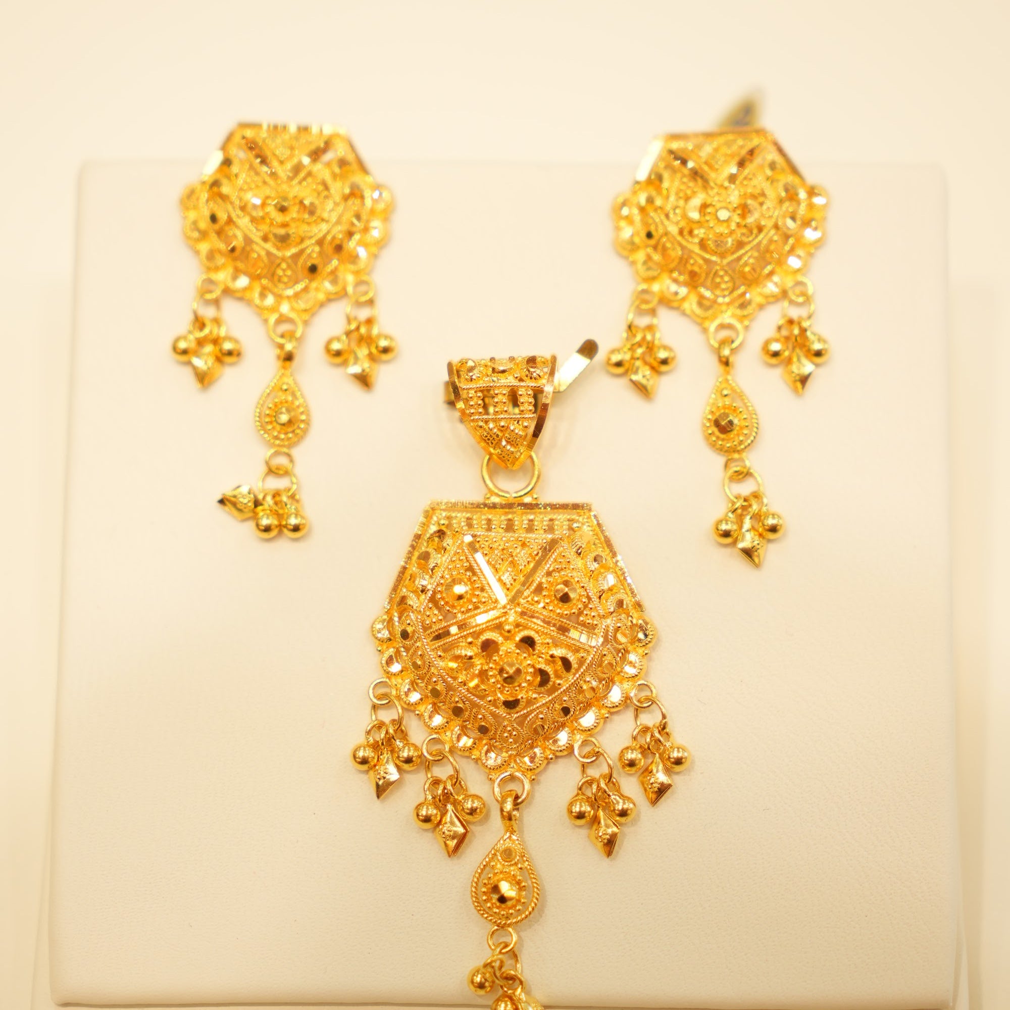 22K Gold Filigree Crown Pendant Set
