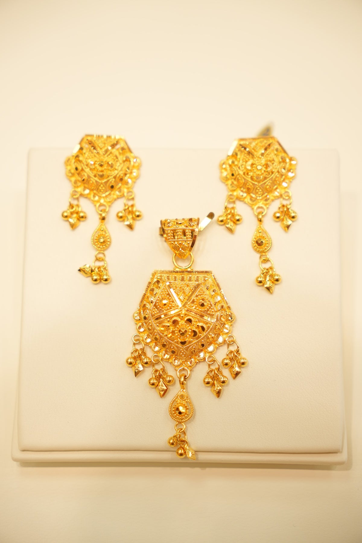 22K Gold Filigree Crown Pendant Set