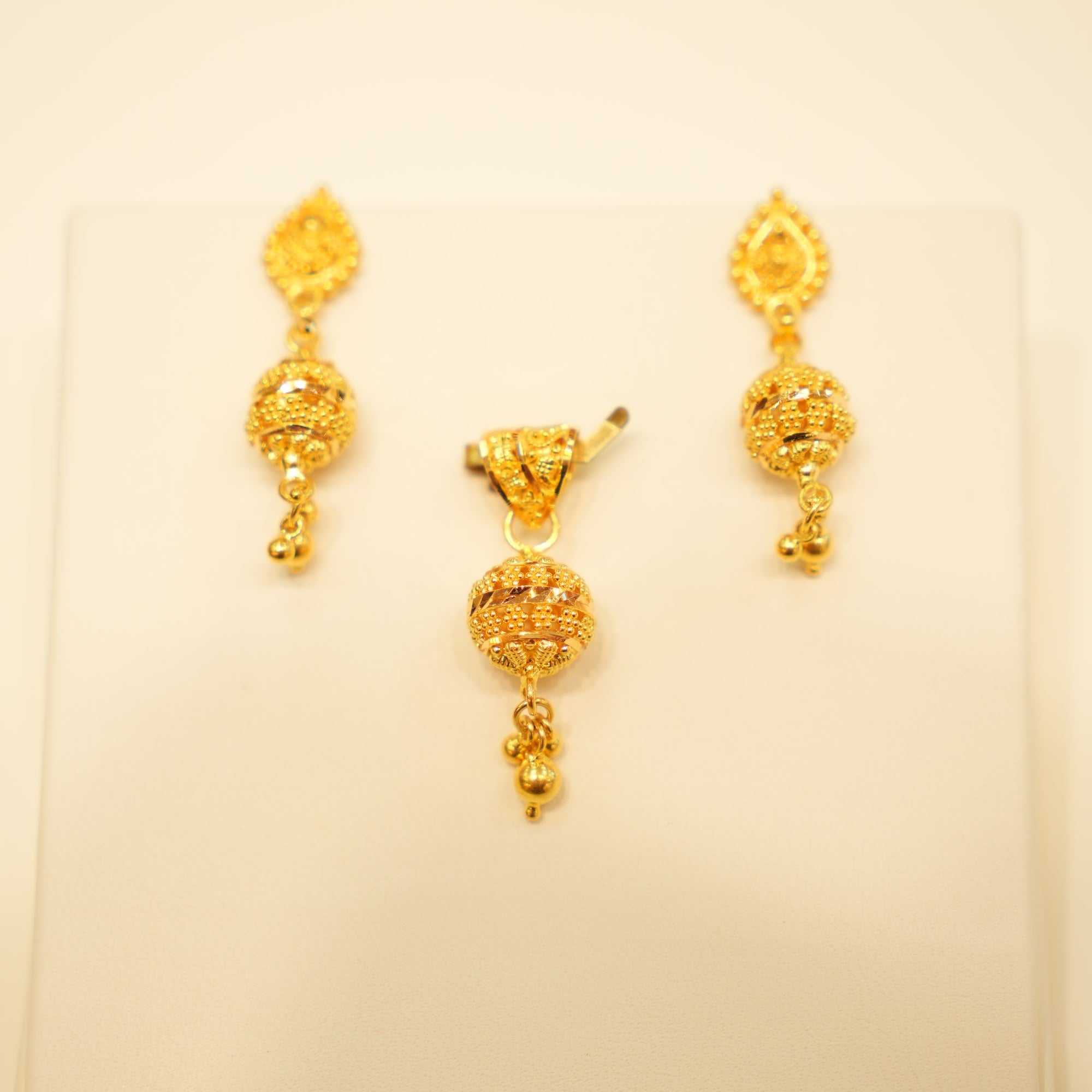 22K Gold Woven Ball Drop Pendant Set