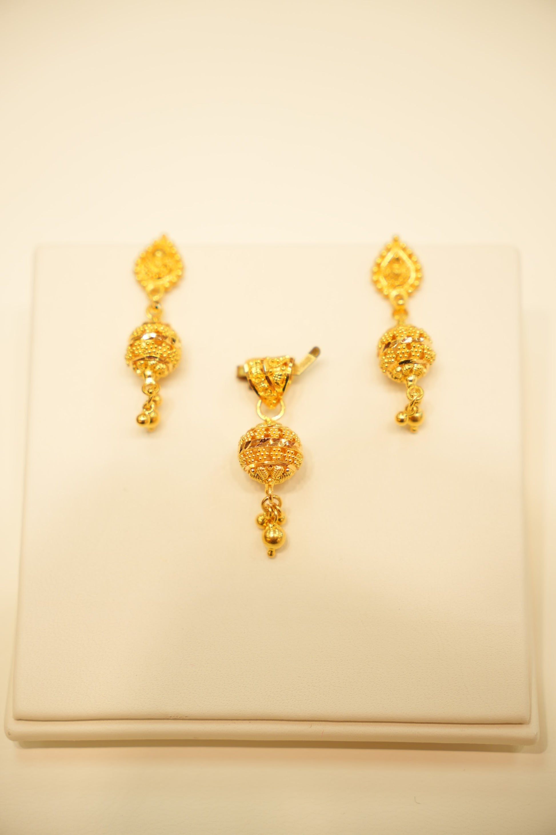 22K Gold Woven Ball Drop Pendant Set