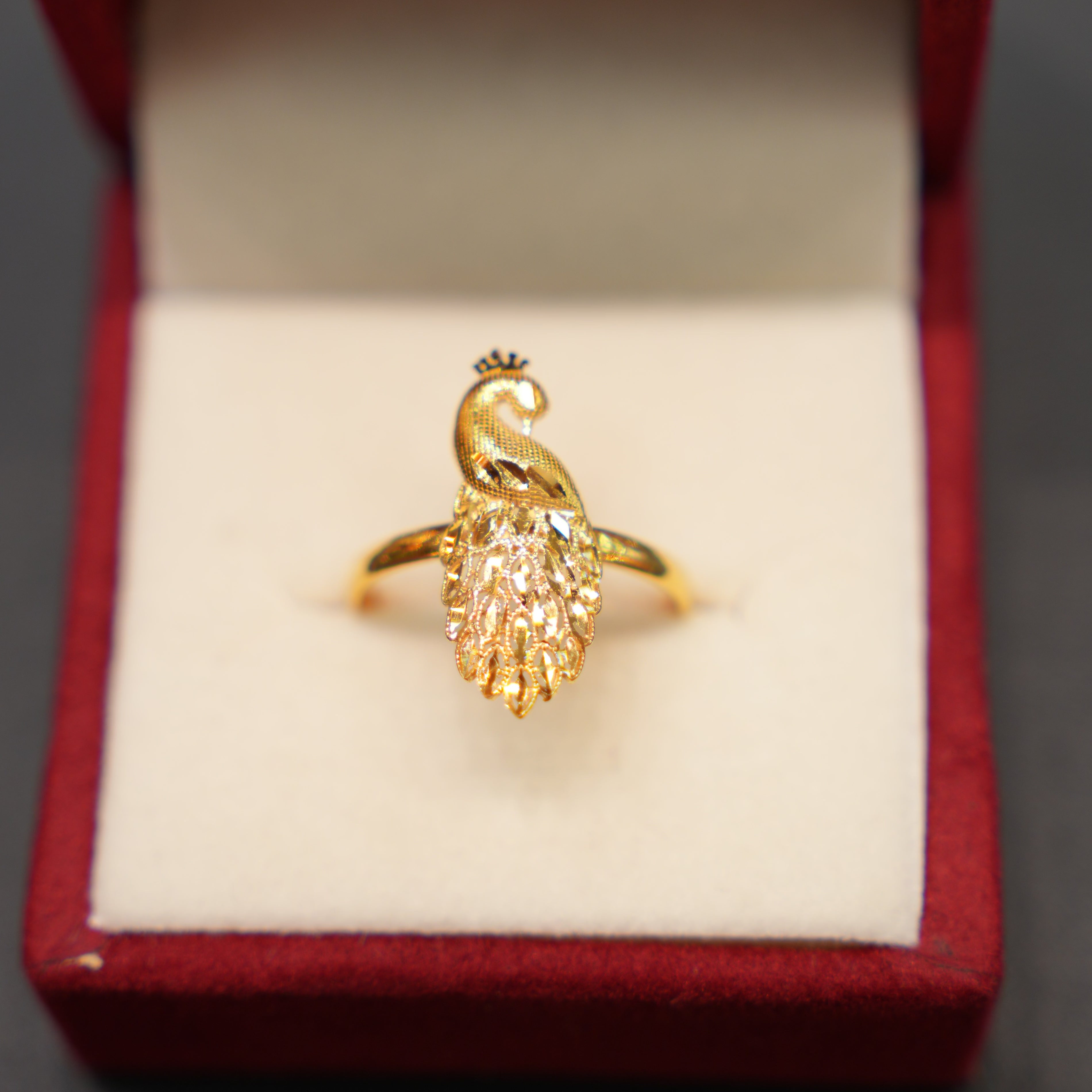 22K Gold Ladies Ring