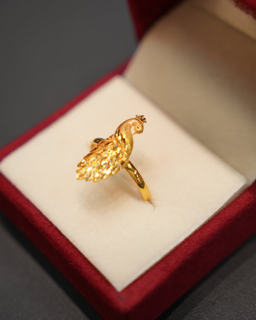 22K Gold Ladies Ring