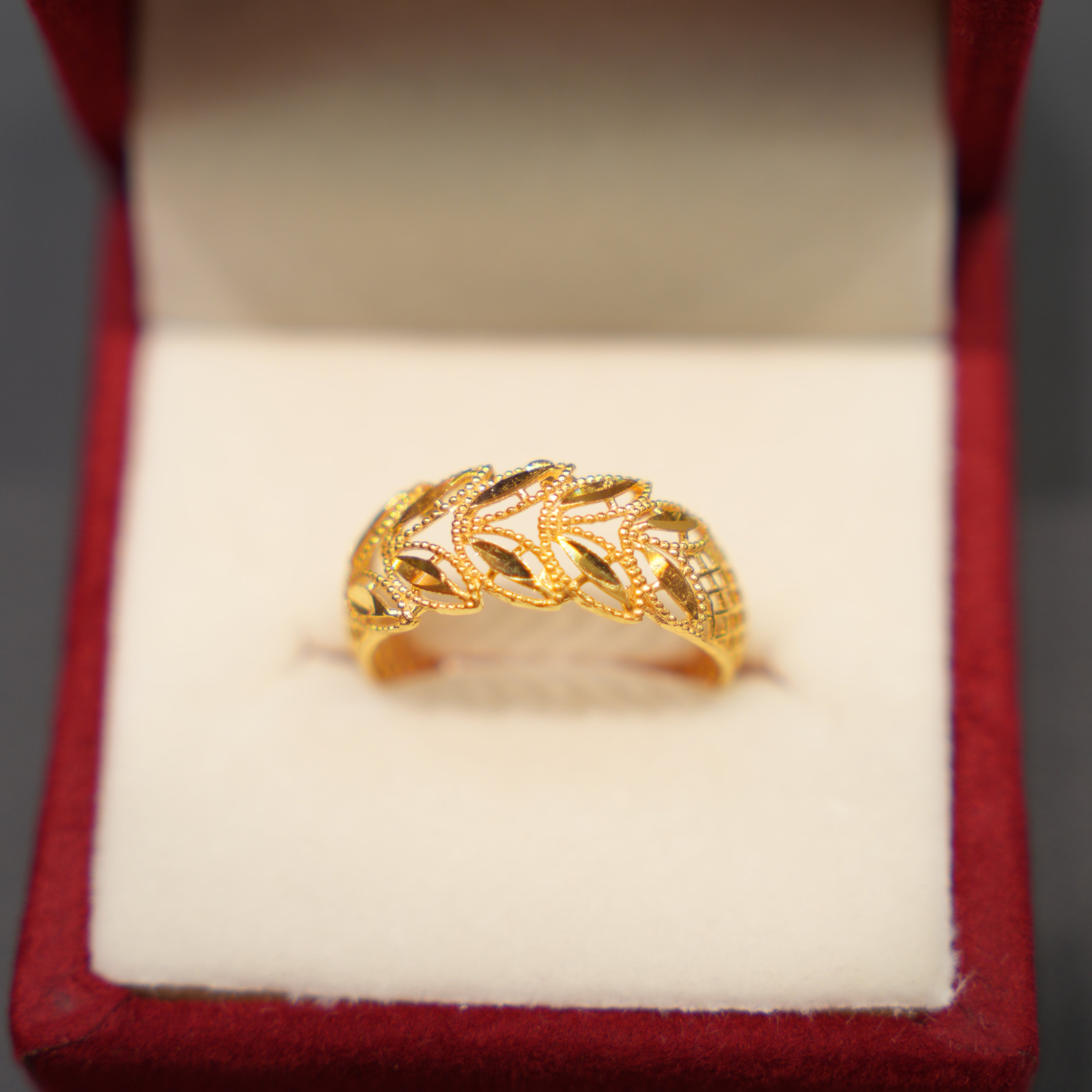 22K Gold Ladies Ring