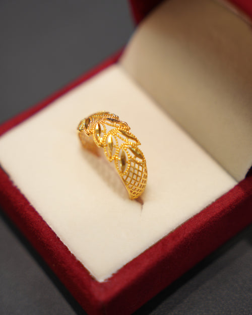 22K Gold Ladies Ring