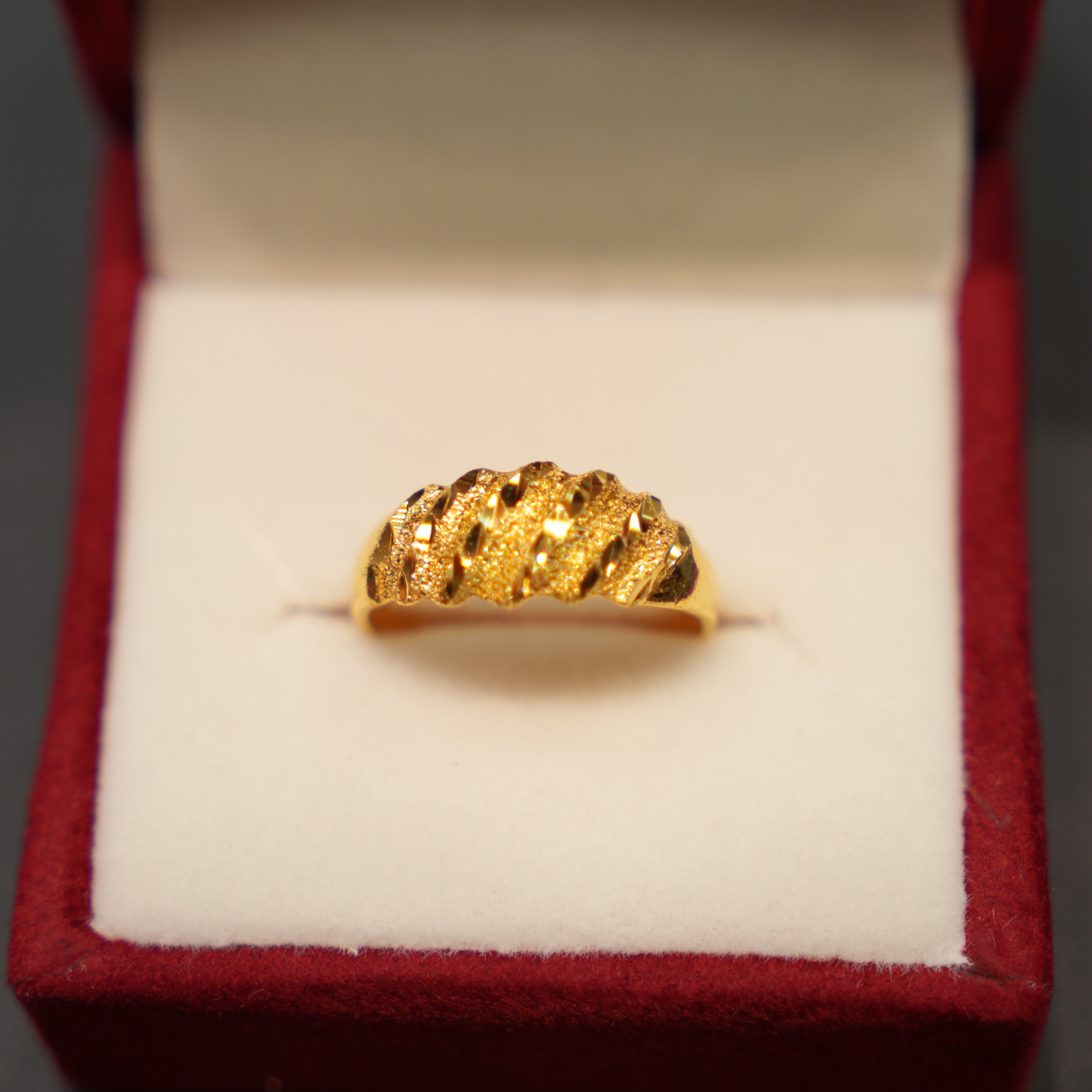 22K Gold Ladies Ring
