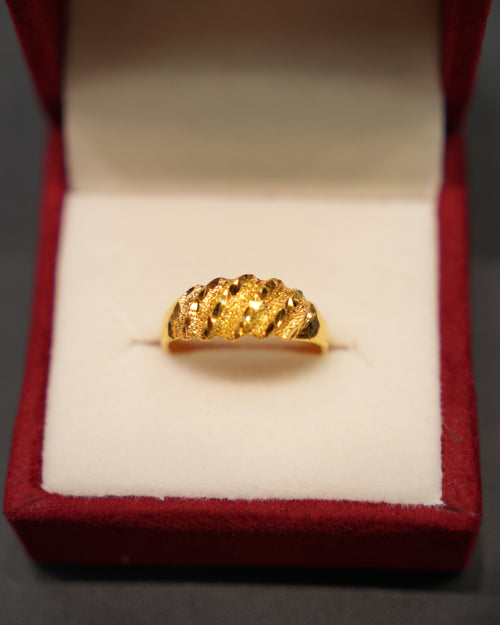 22K Gold Ladies Ring