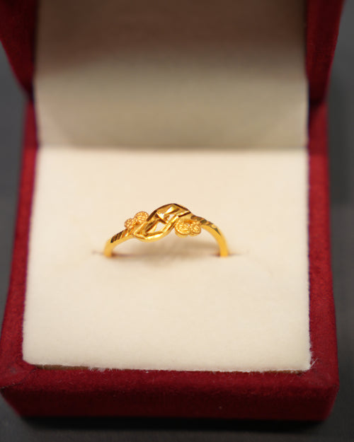 22K Gold Ladies Ring