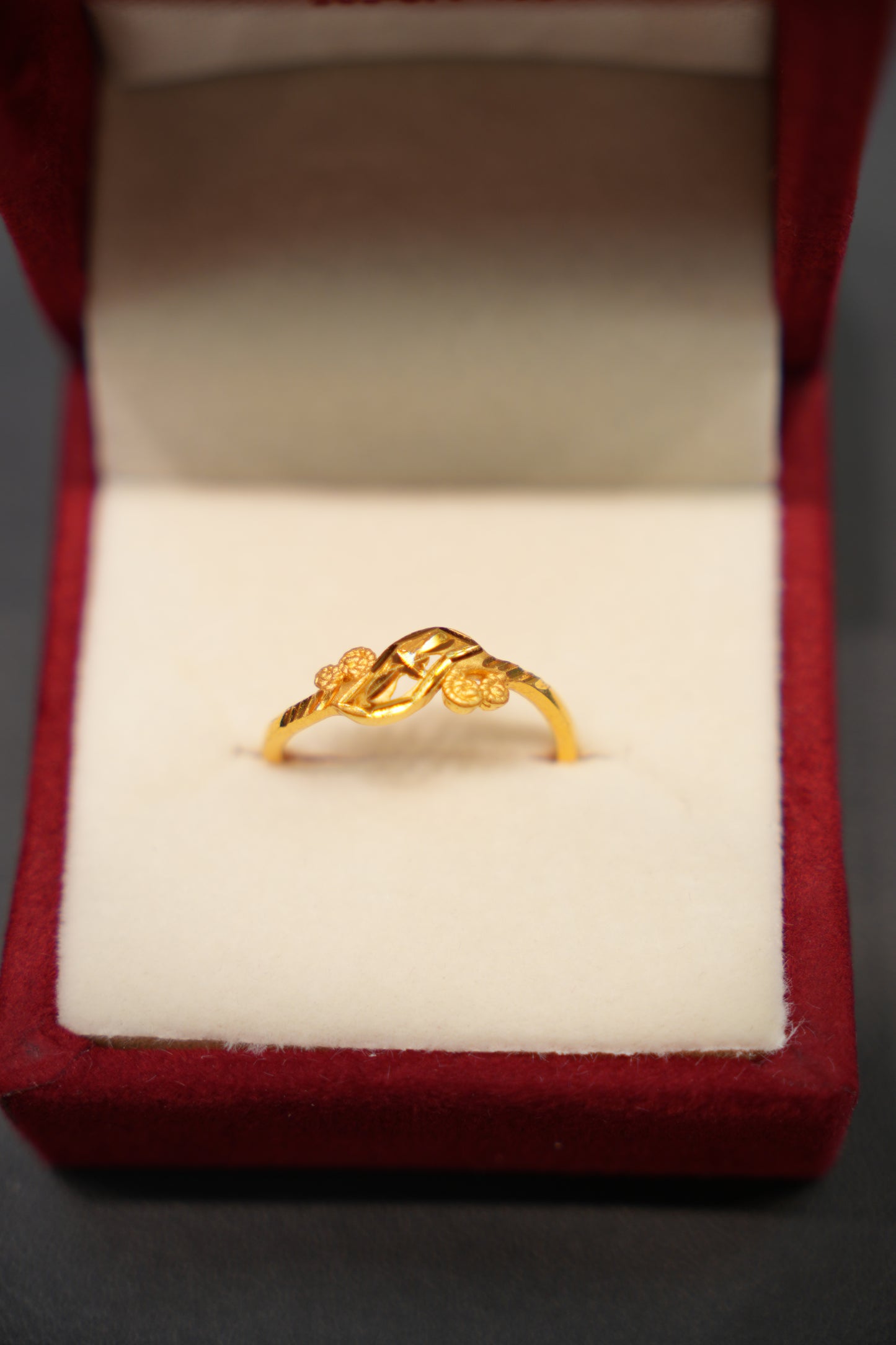 22K Gold Ladies Ring