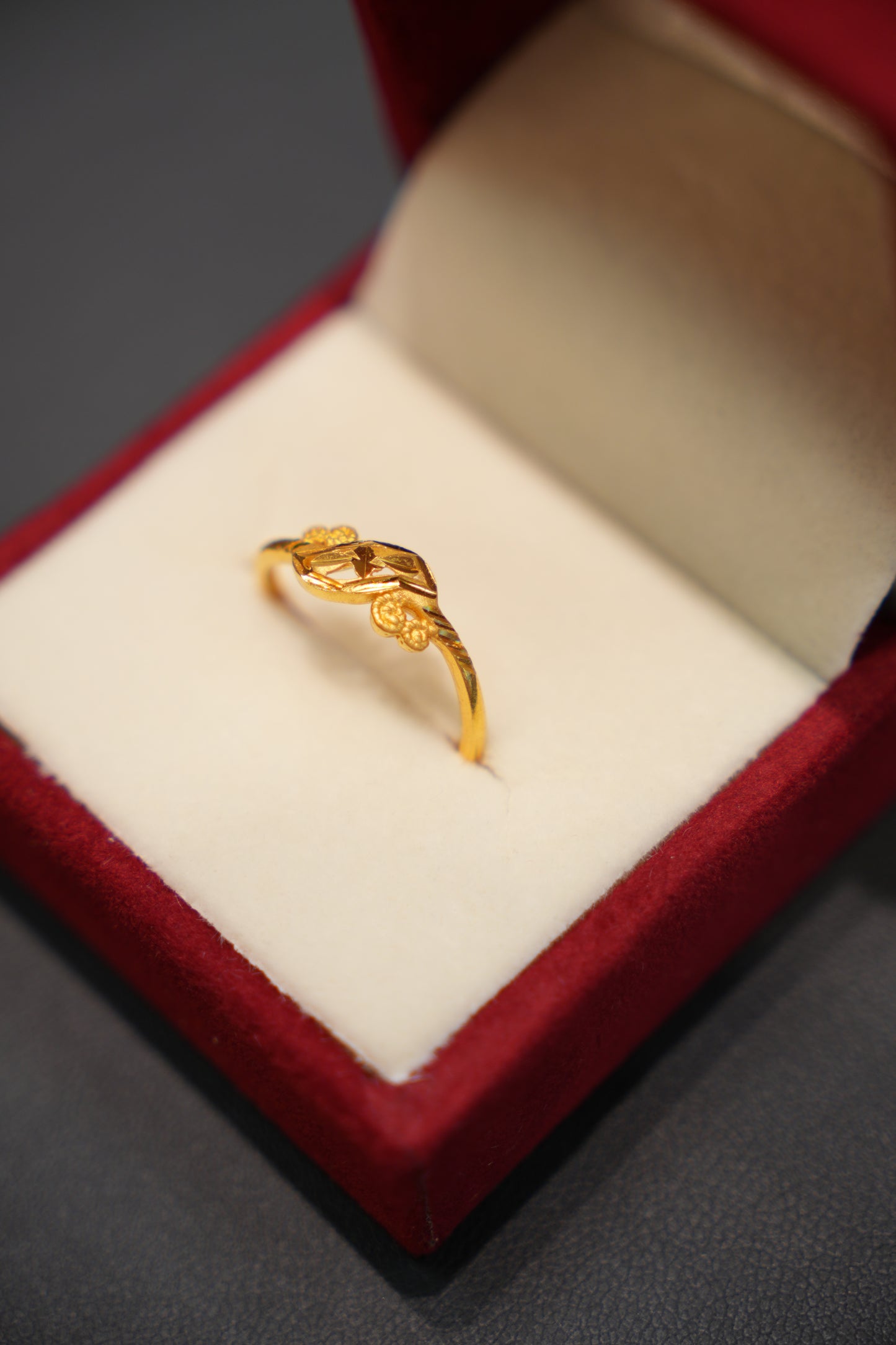 22K Gold Ladies Ring