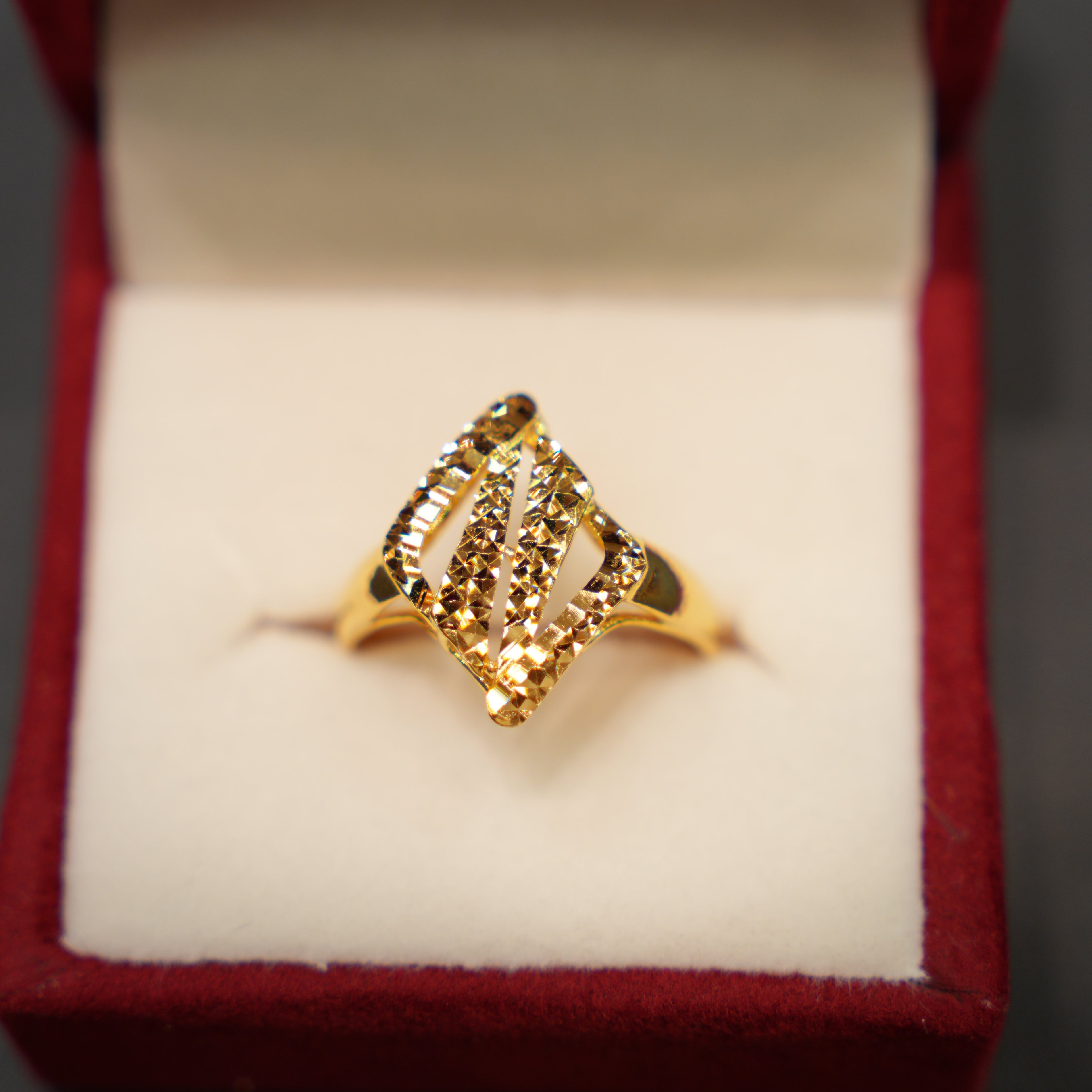 Intricate gold ring pattern