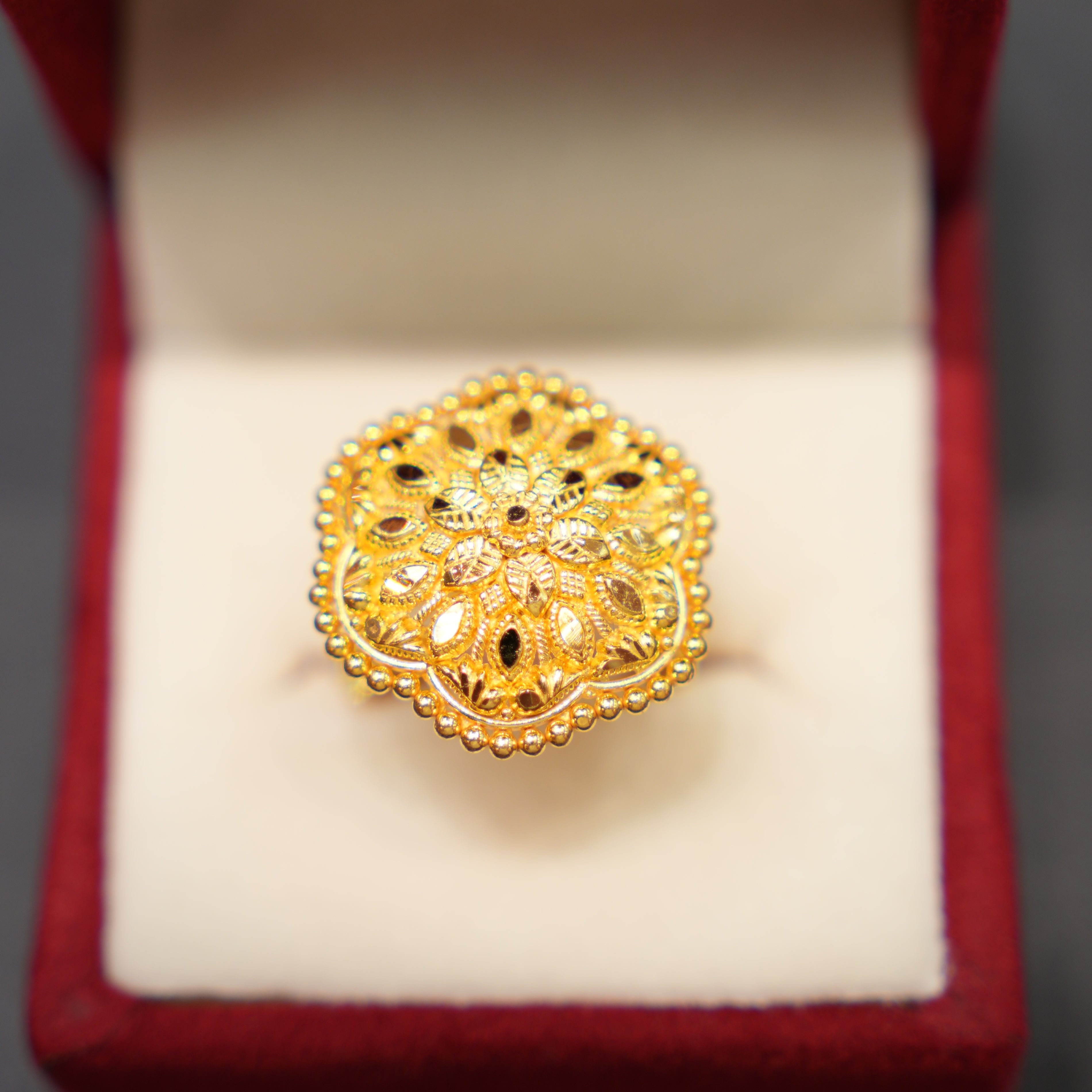22K Gold Ladies Ring