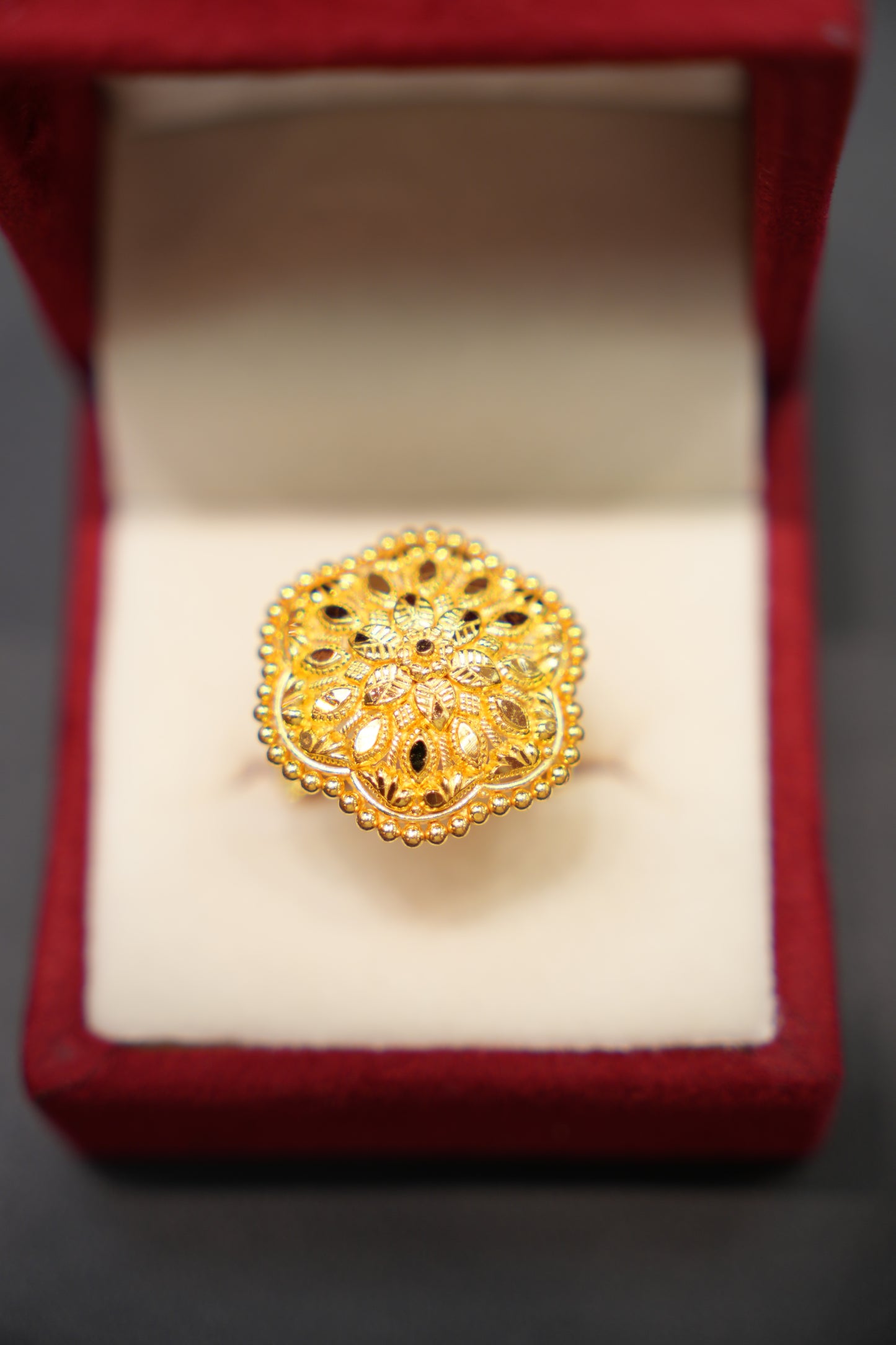 22K Gold Ladies Ring