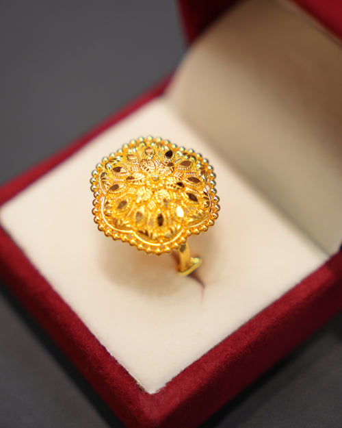 22K Gold Ladies Ring