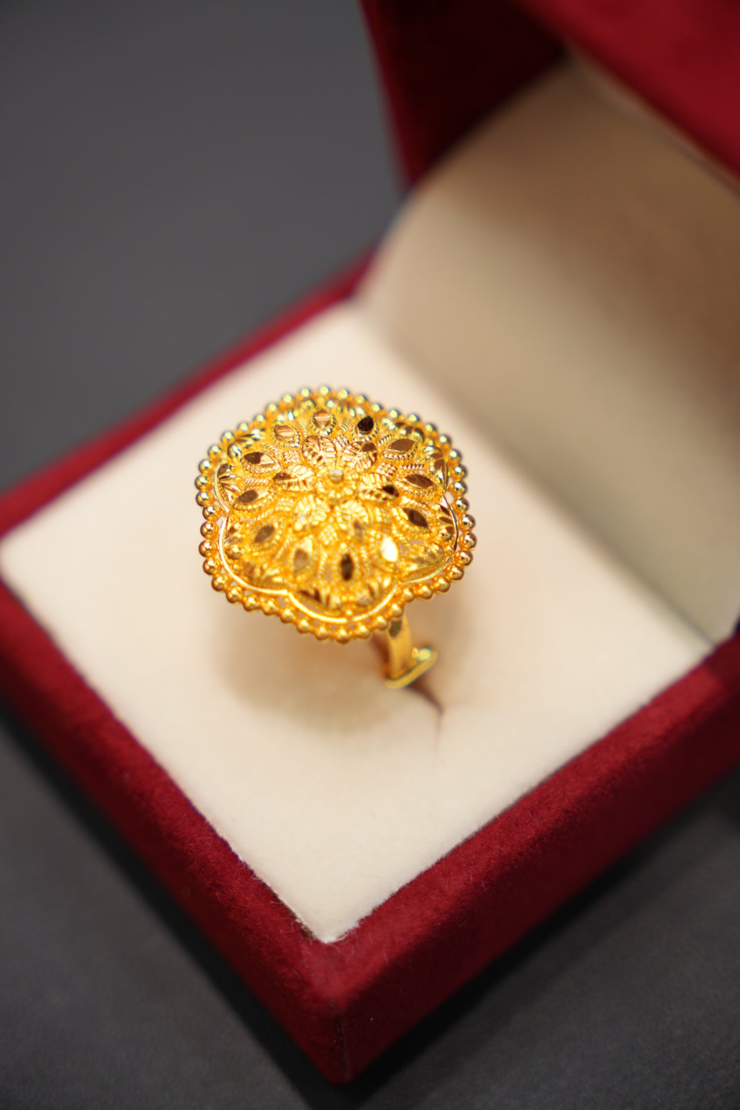 22K Gold Ladies Ring