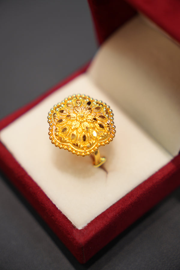 22K Gold Ladies Ring