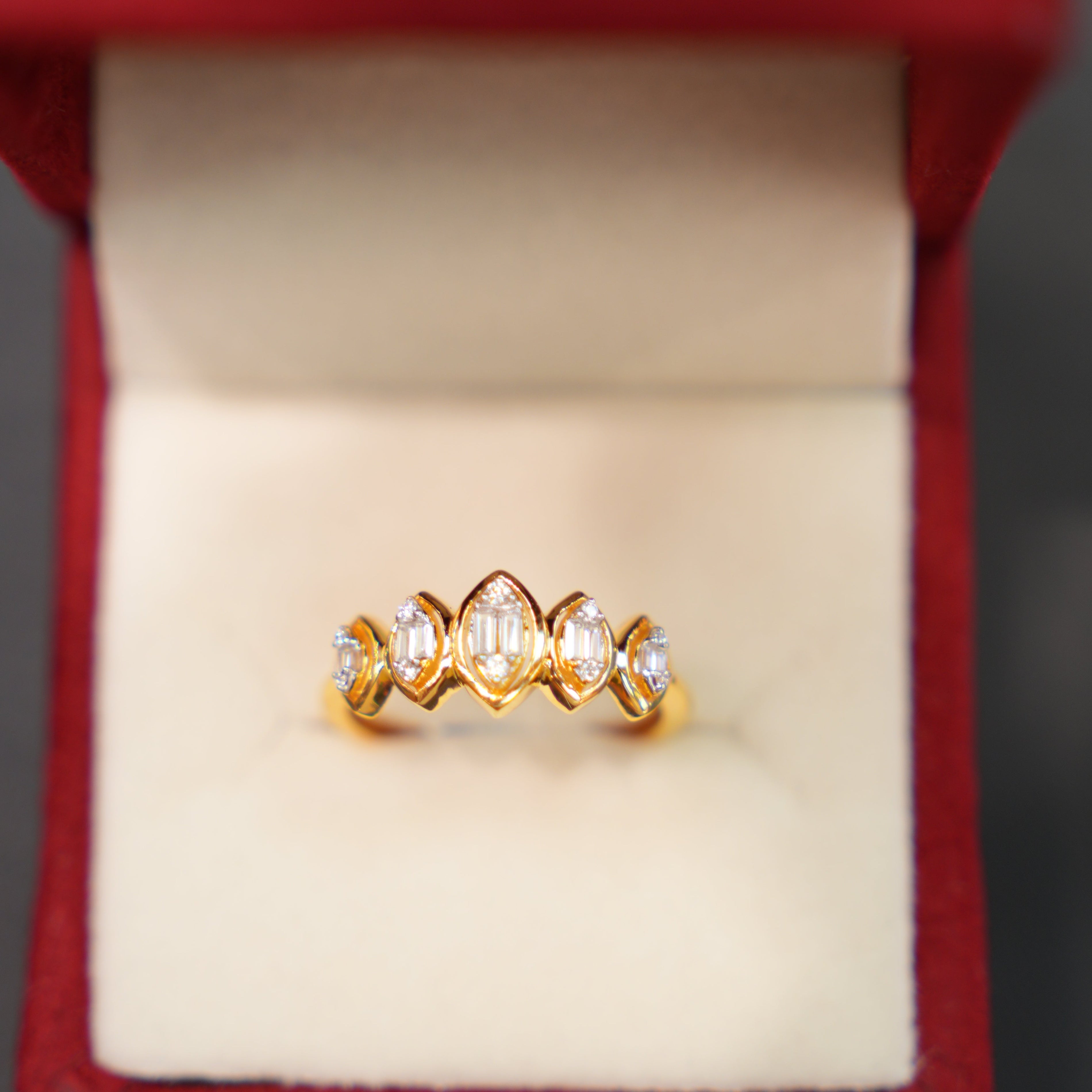22K Gold Ladies Ring