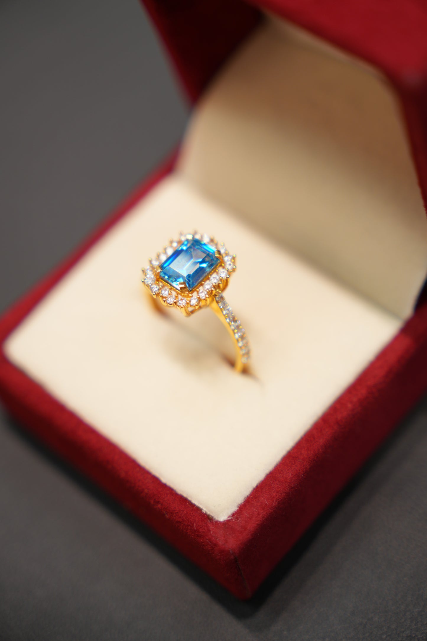 22K Gold Ladies Ring