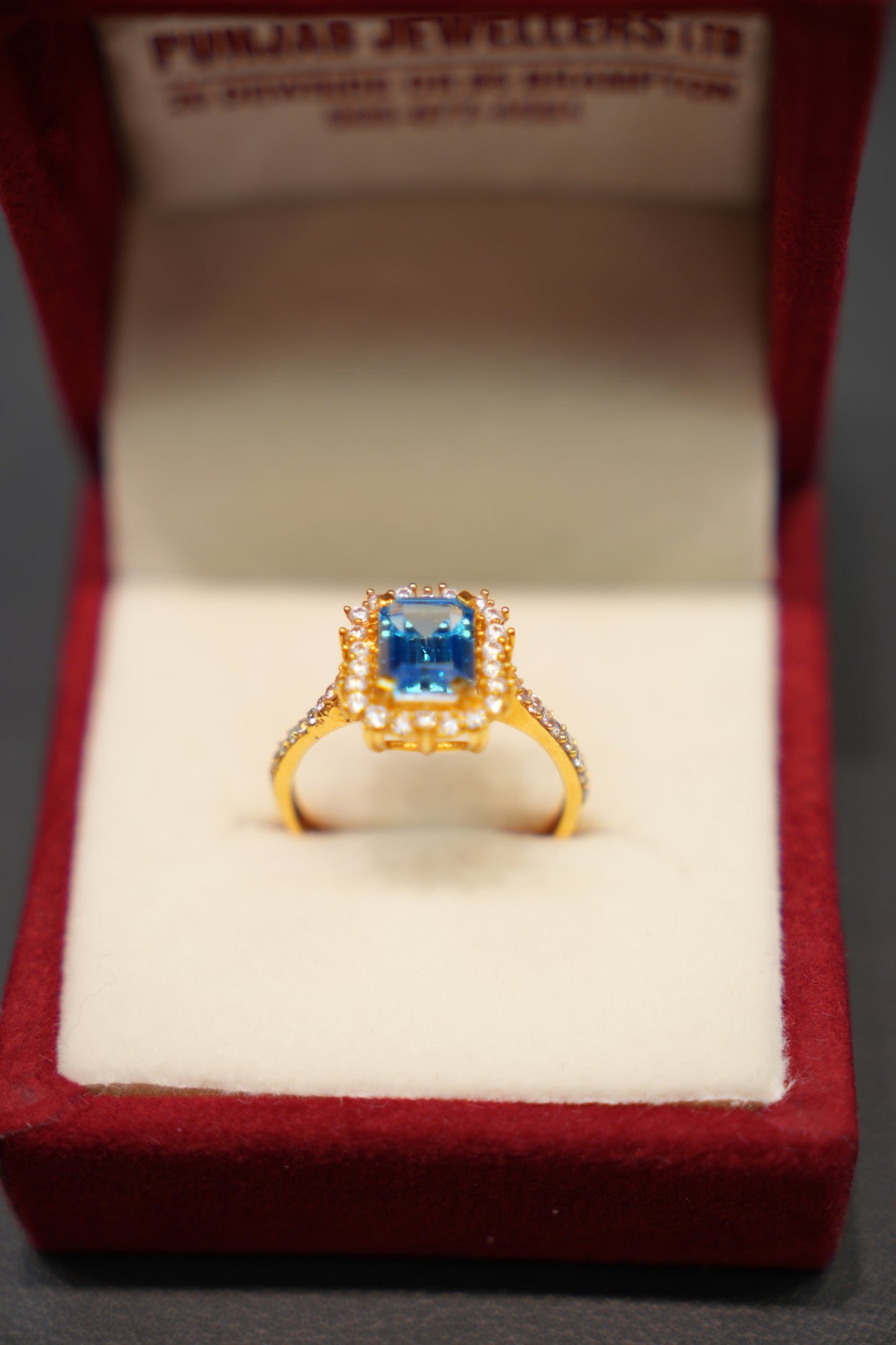 22K Gold Ladies Ring