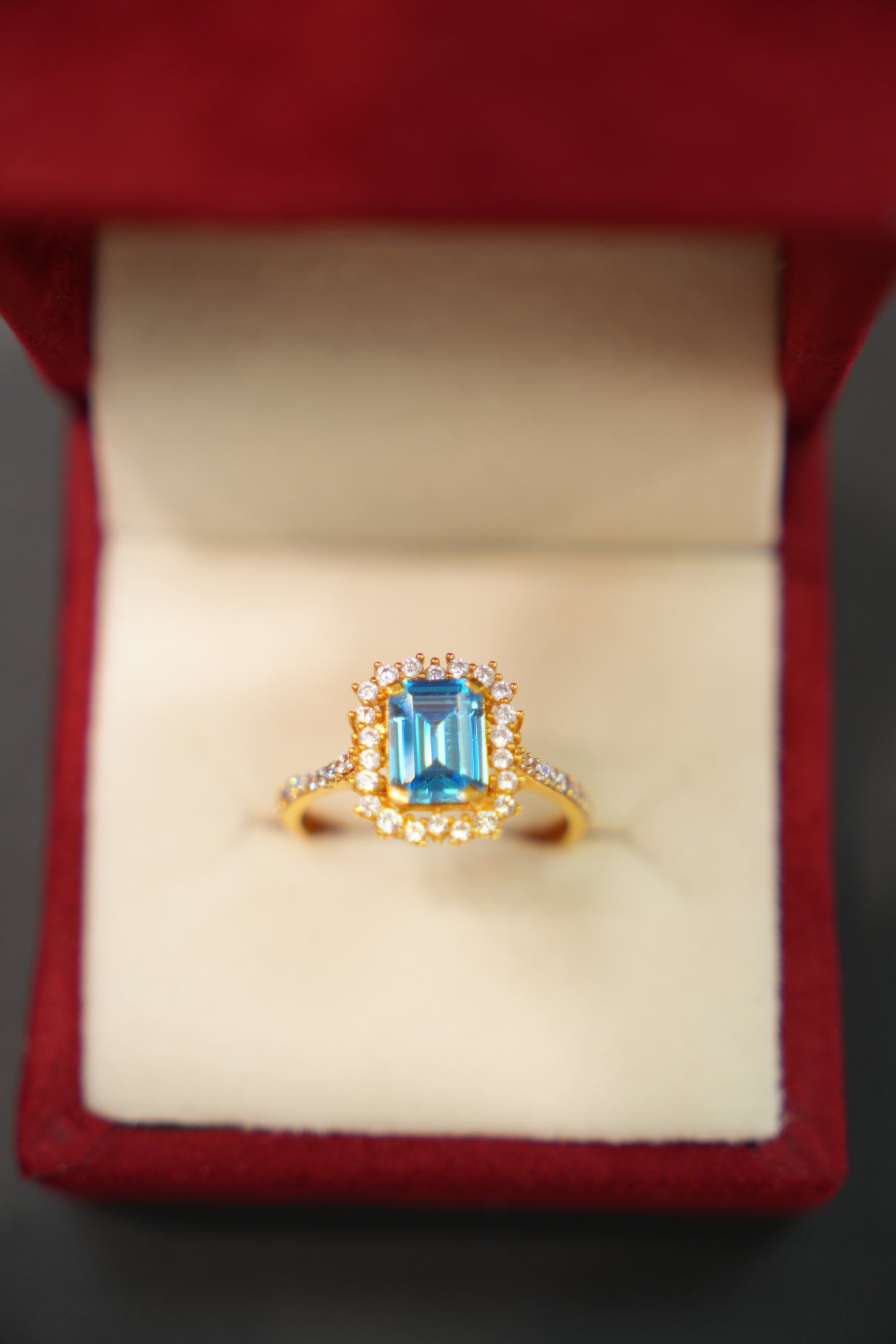 22K Gold Ladies Ring