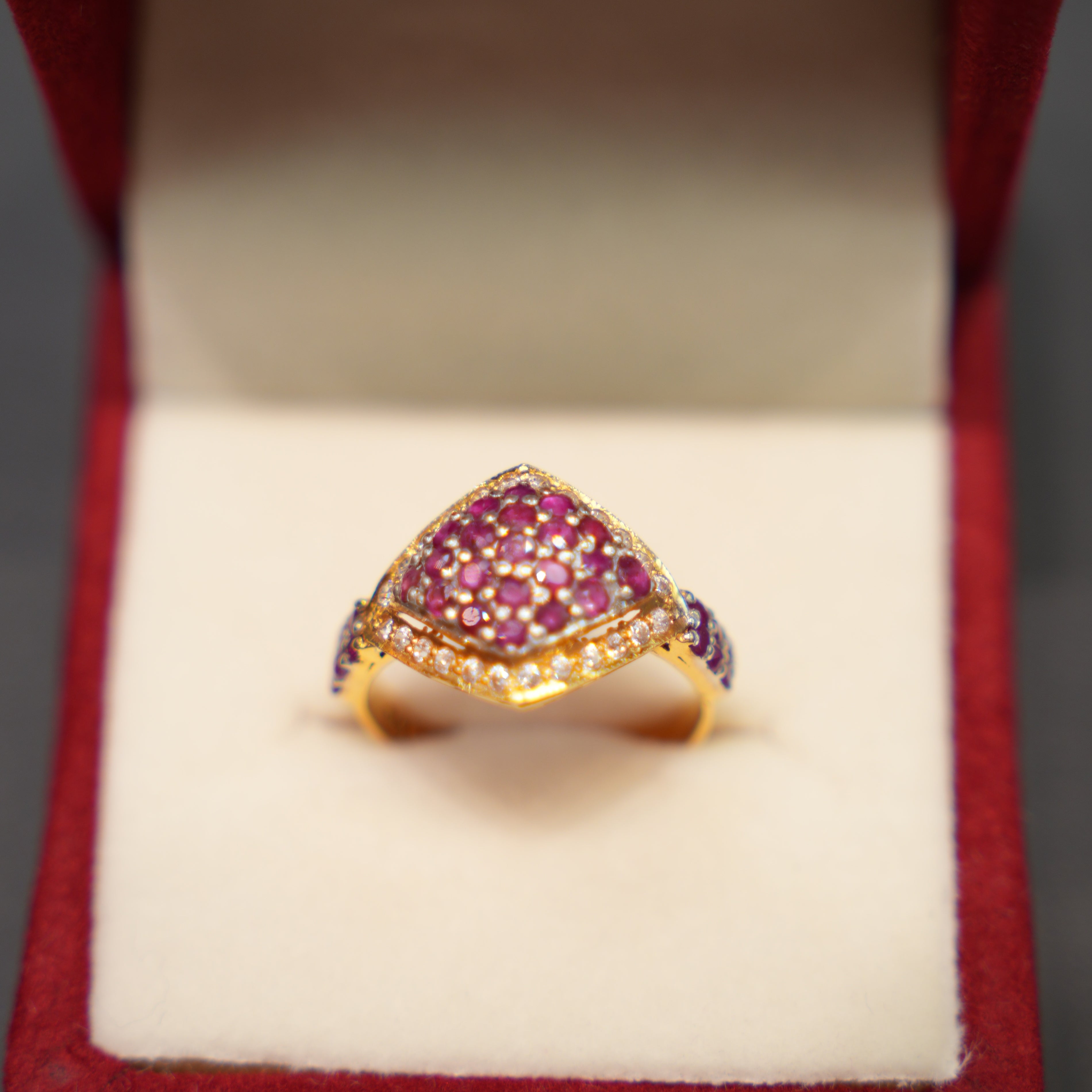 22K Gold Modern Ladies Ring