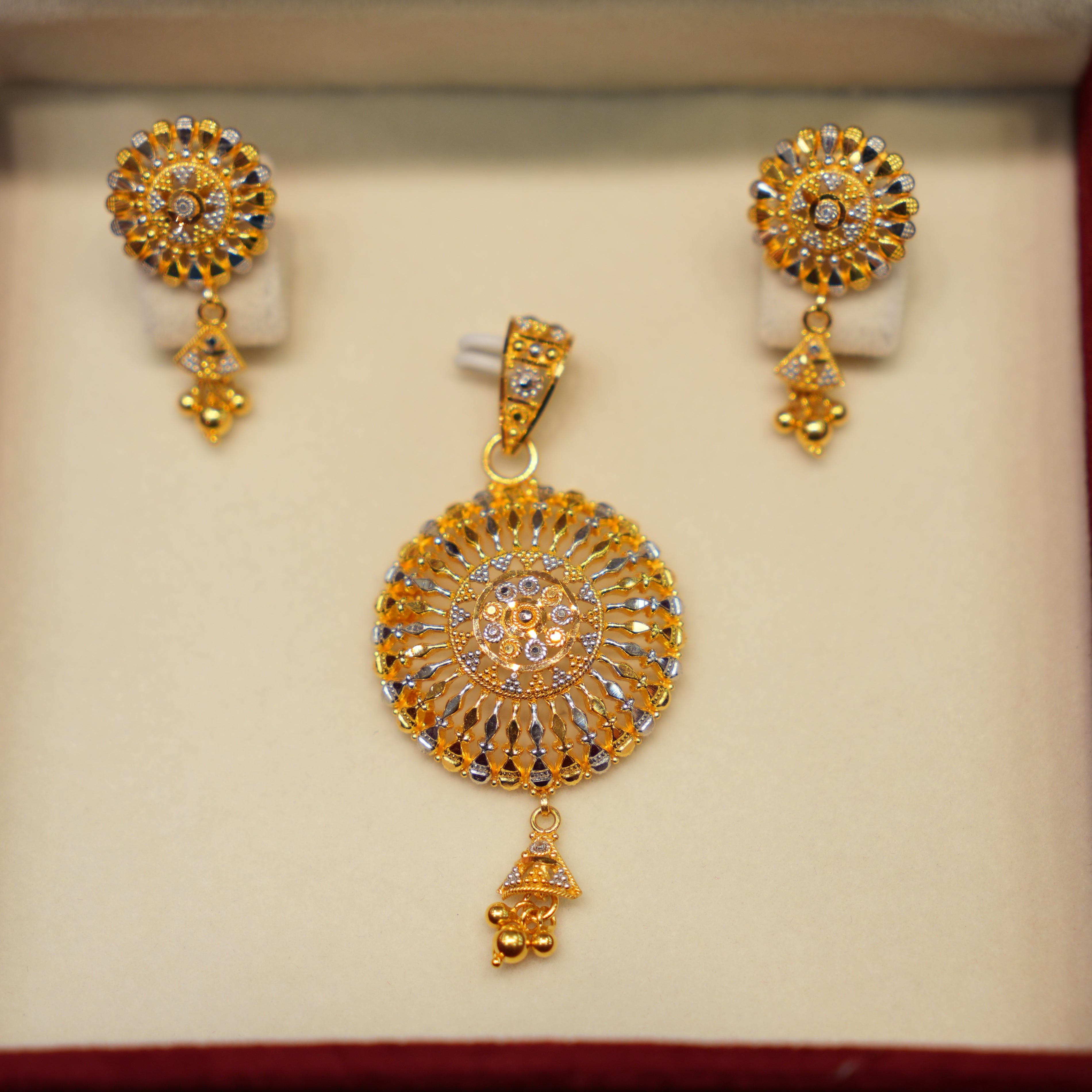 22K Gold Ladies Pendant Set