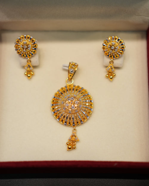 22K Gold Ladies Pendant Set