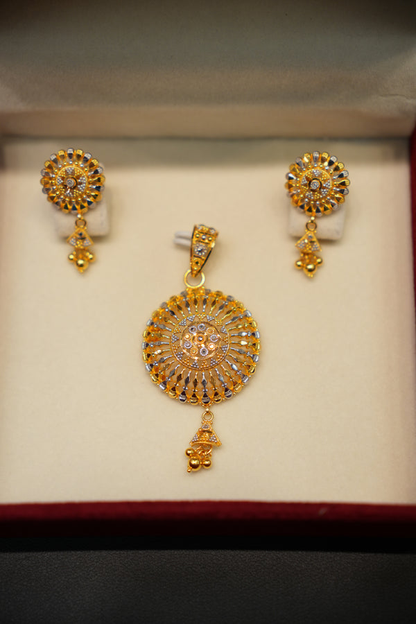 22K Gold Ladies Pendant Set