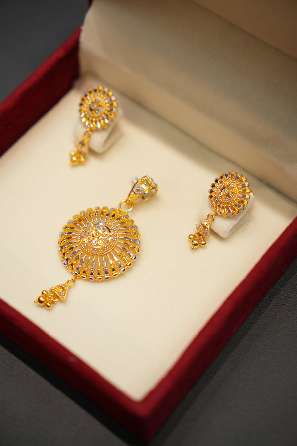 22K Gold Ladies Pendant Set