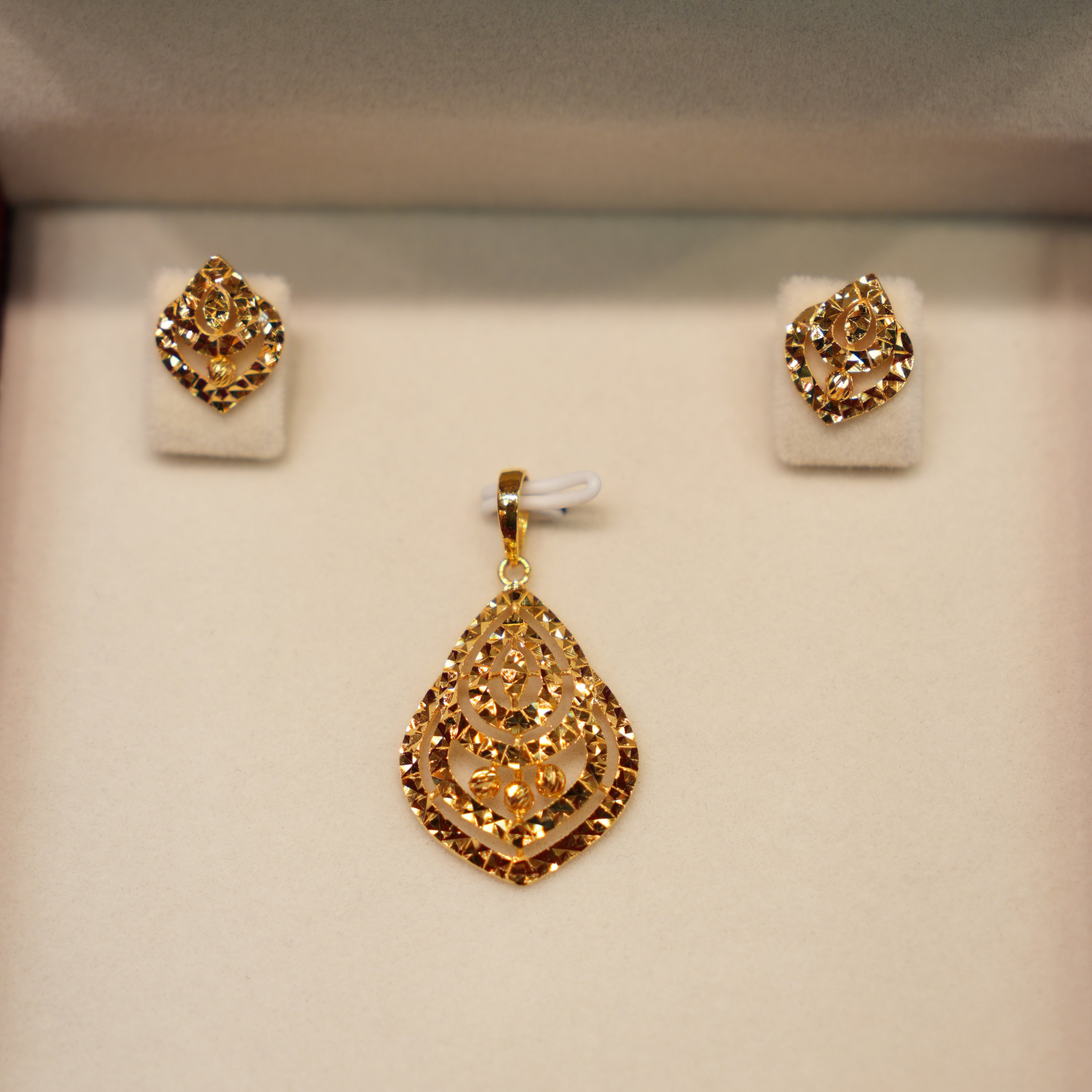 22K Gold Classic Pendant Set