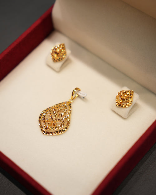 22K Gold Ladies Pendant Set